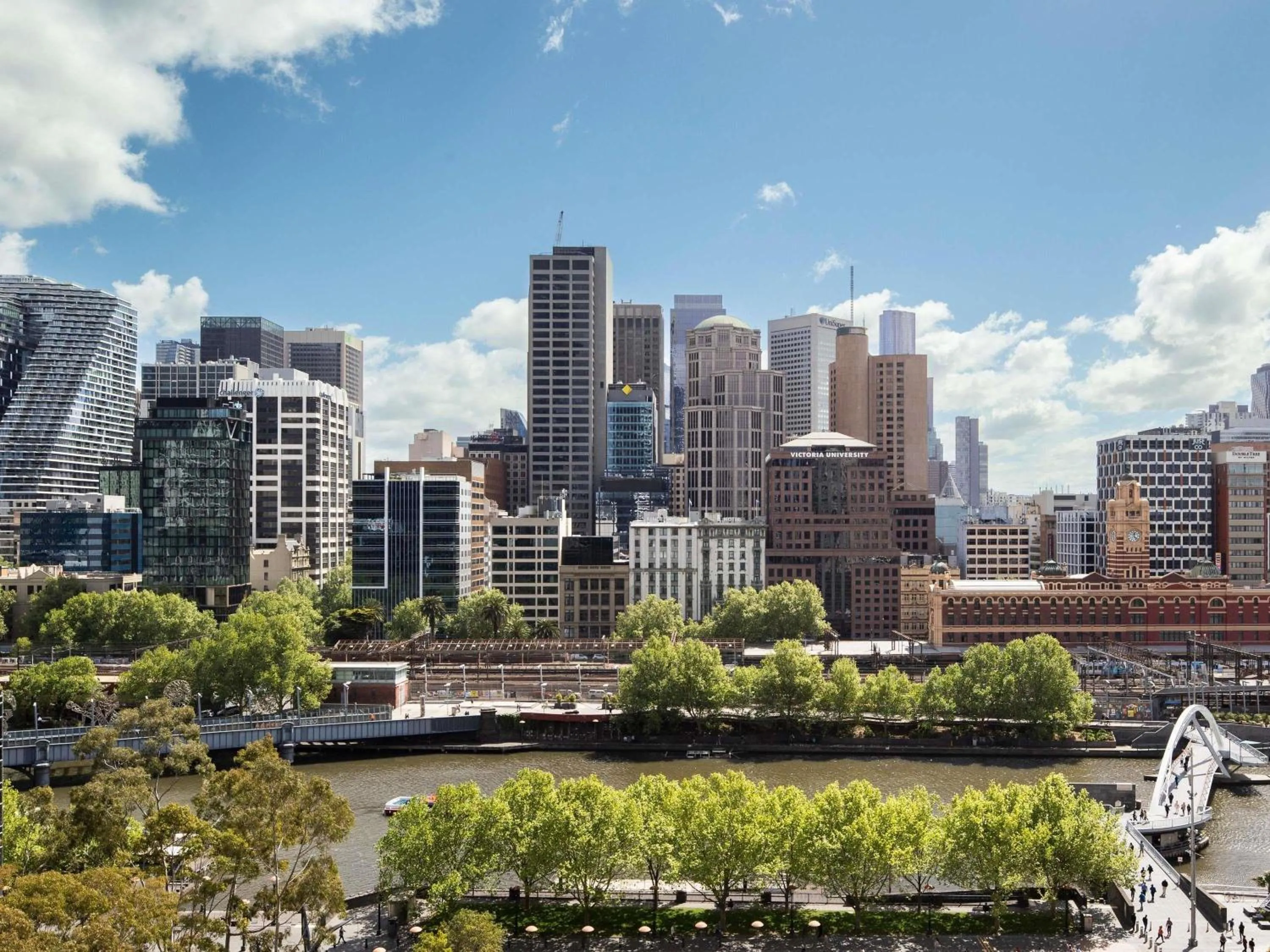 Property building in Mercure Melbourne Southbank