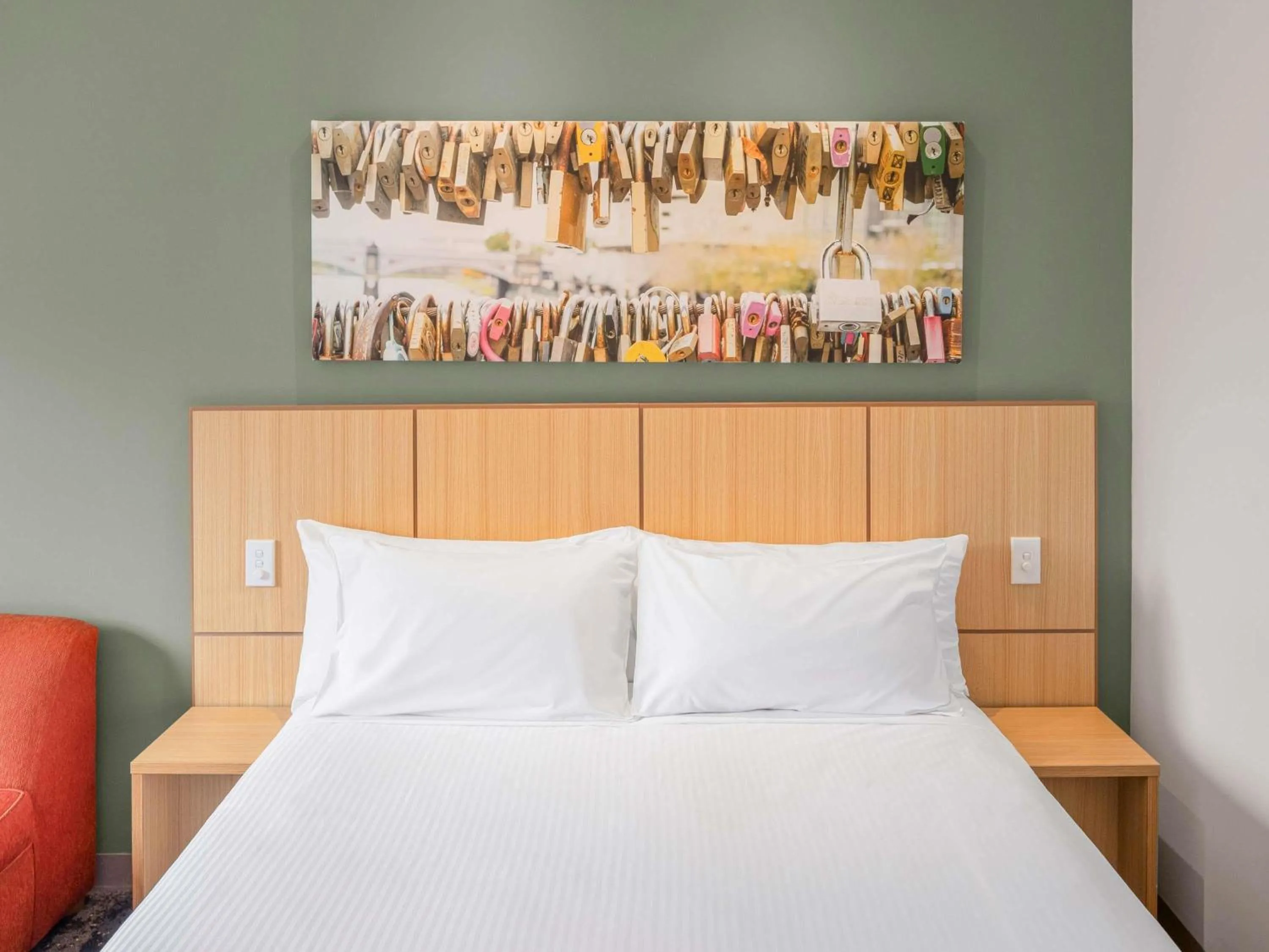 Bedroom, Bed in Mercure Melbourne Southbank