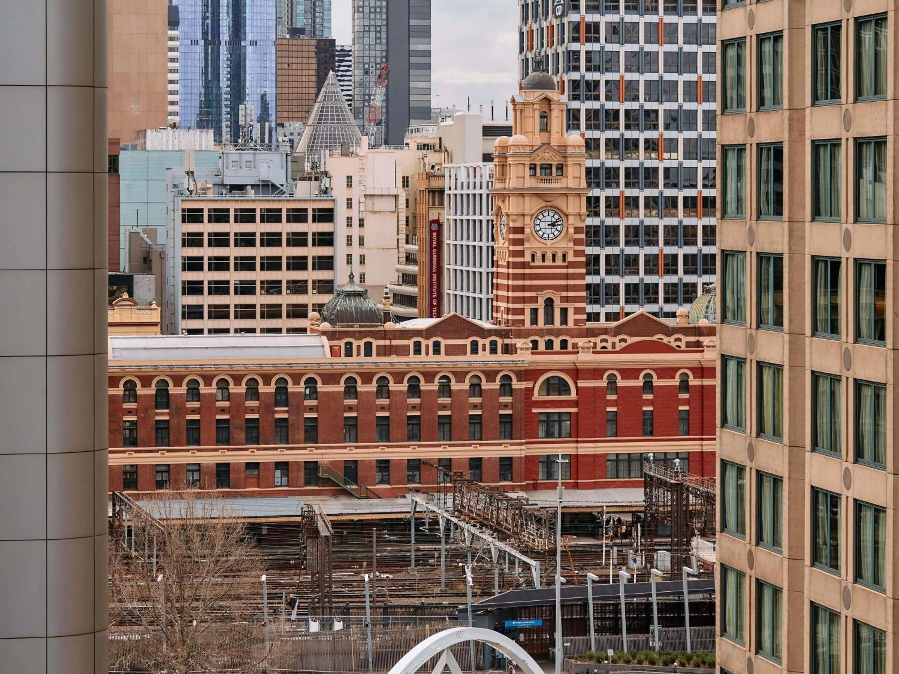 Bedroom in Mercure Melbourne Southbank