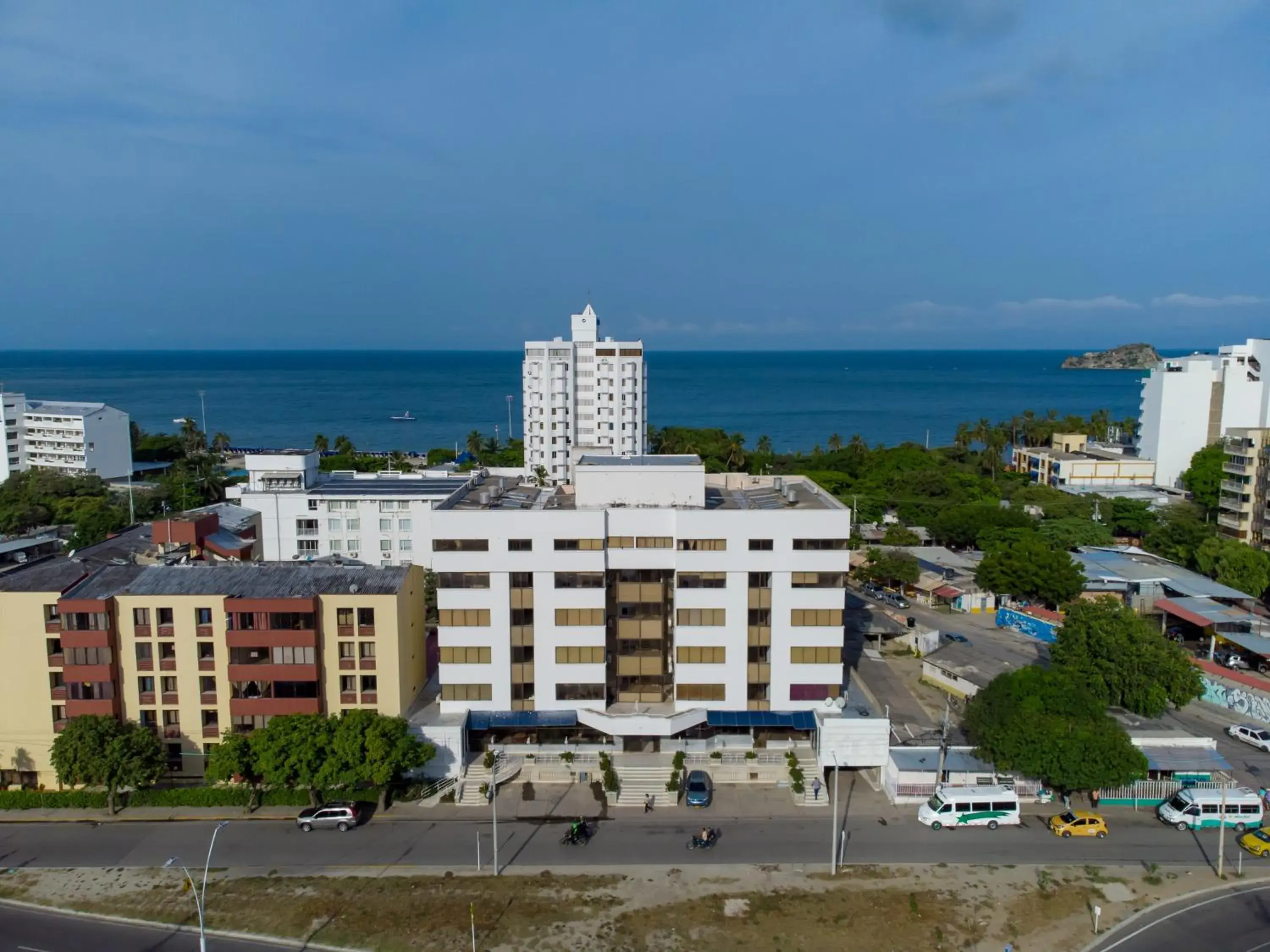 Property building in Hotel Axis Inn By GEH Suites Property building in Hotel Axis Inn By GEH Suites