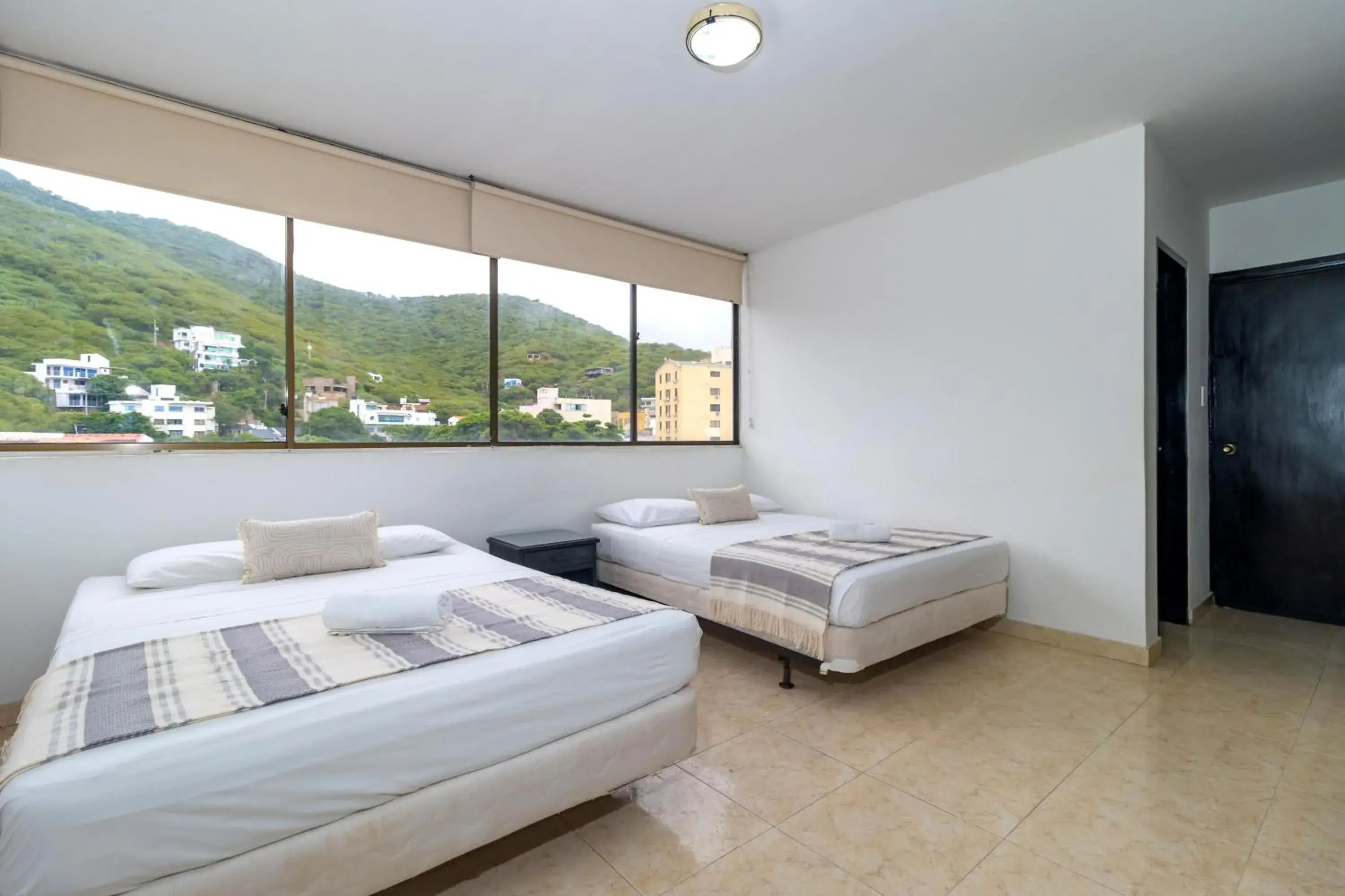 Property building, Bed in Hotel Axis Inn By GEH Suites Property building, Bed in Hotel Axis Inn By GEH Suites