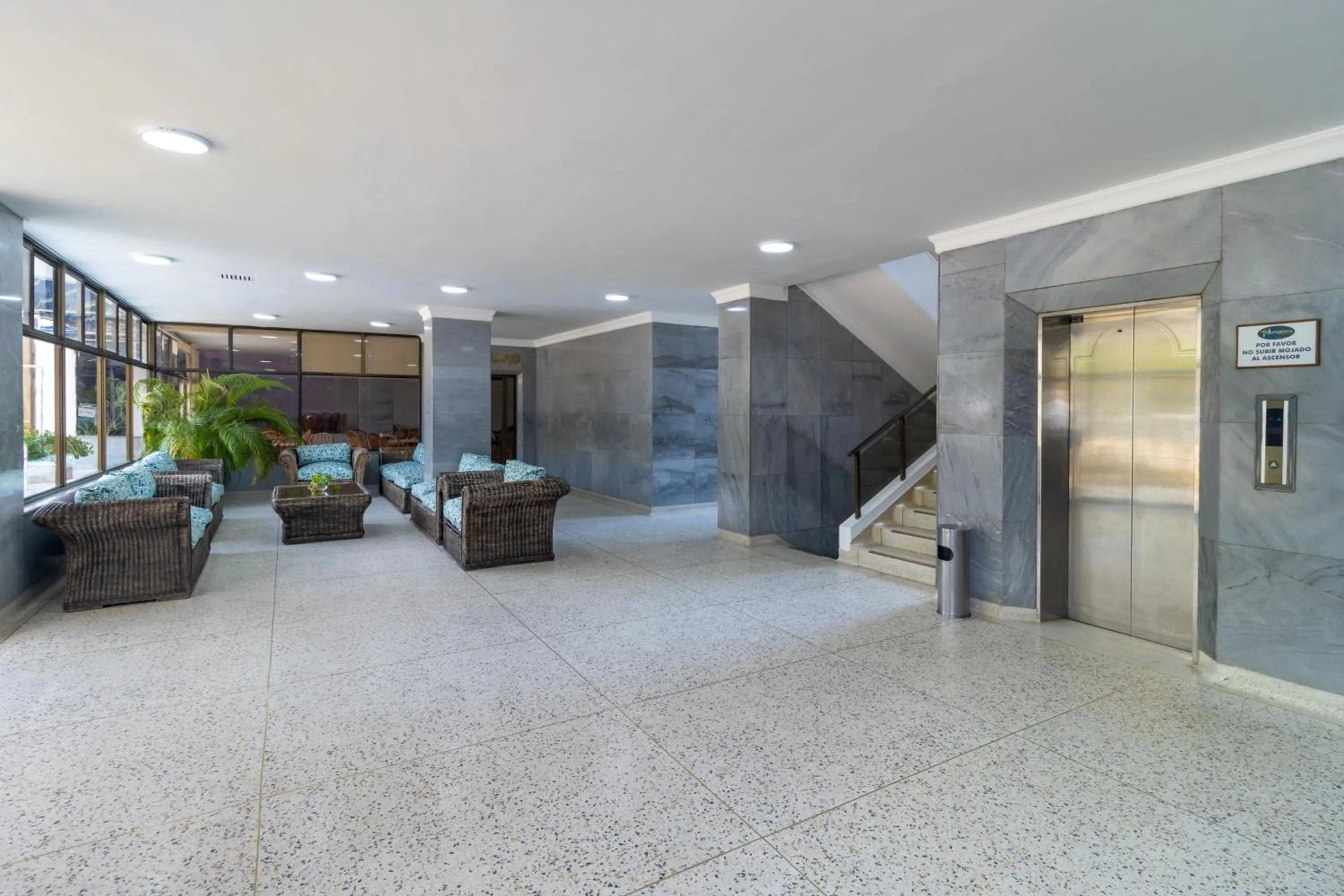 Lobby or reception in Hotel Axis Inn By GEH Suites