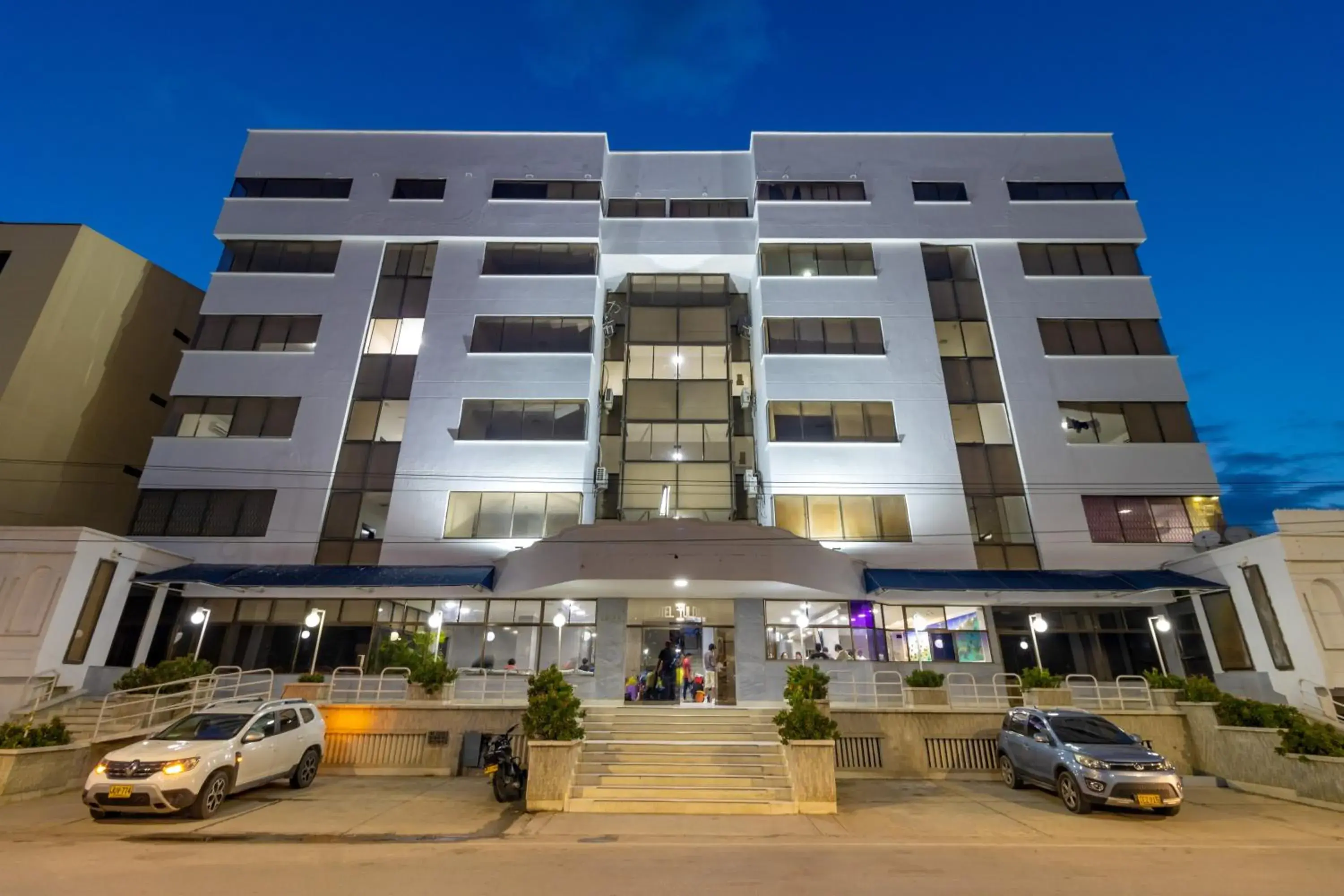Property building in Hotel Axis Inn By GEH Suites Property building in Hotel Axis Inn By GEH Suites