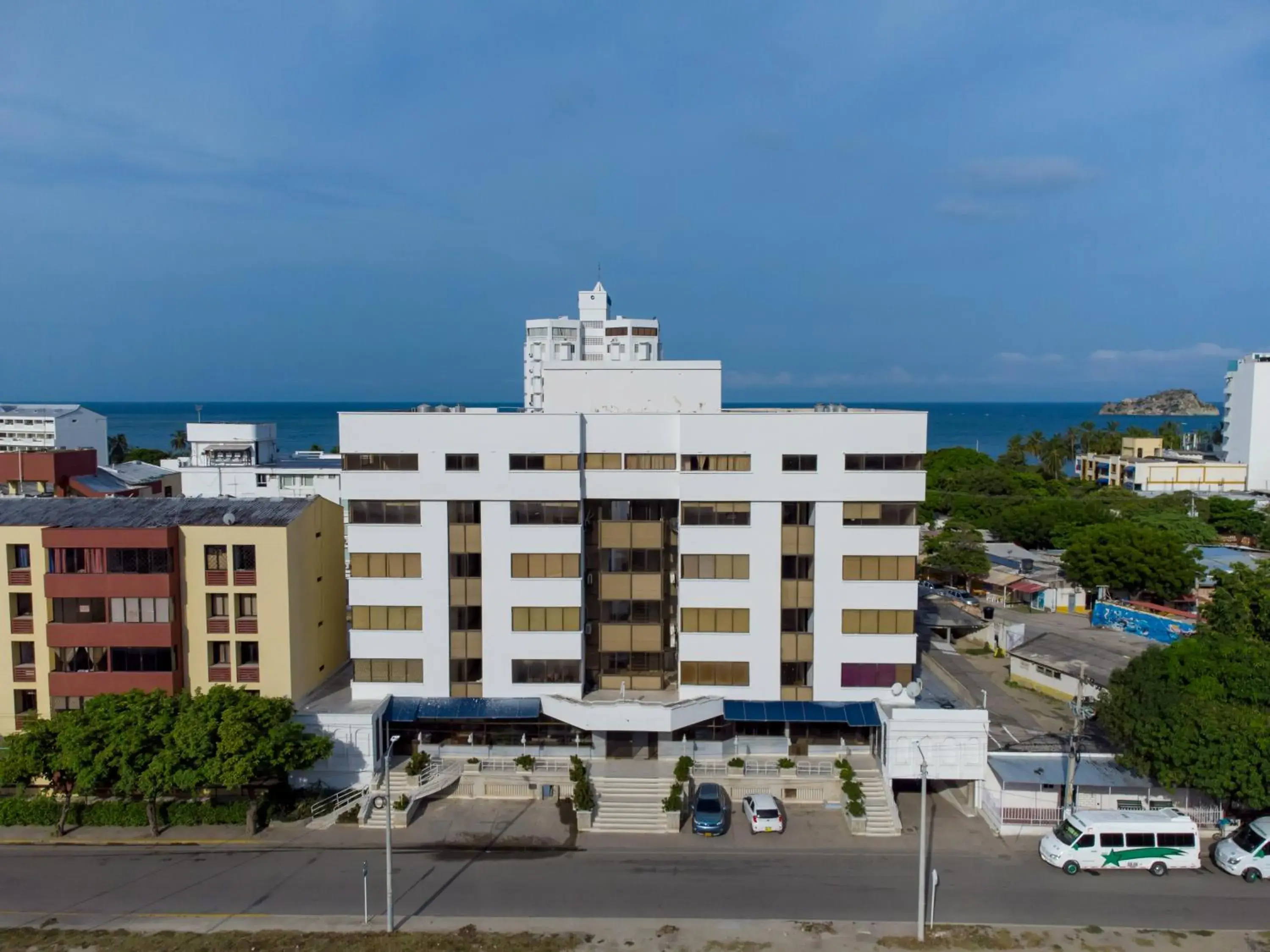 Property building in Hotel Axis Inn By GEH Suites Property building in Hotel Axis Inn By GEH Suites