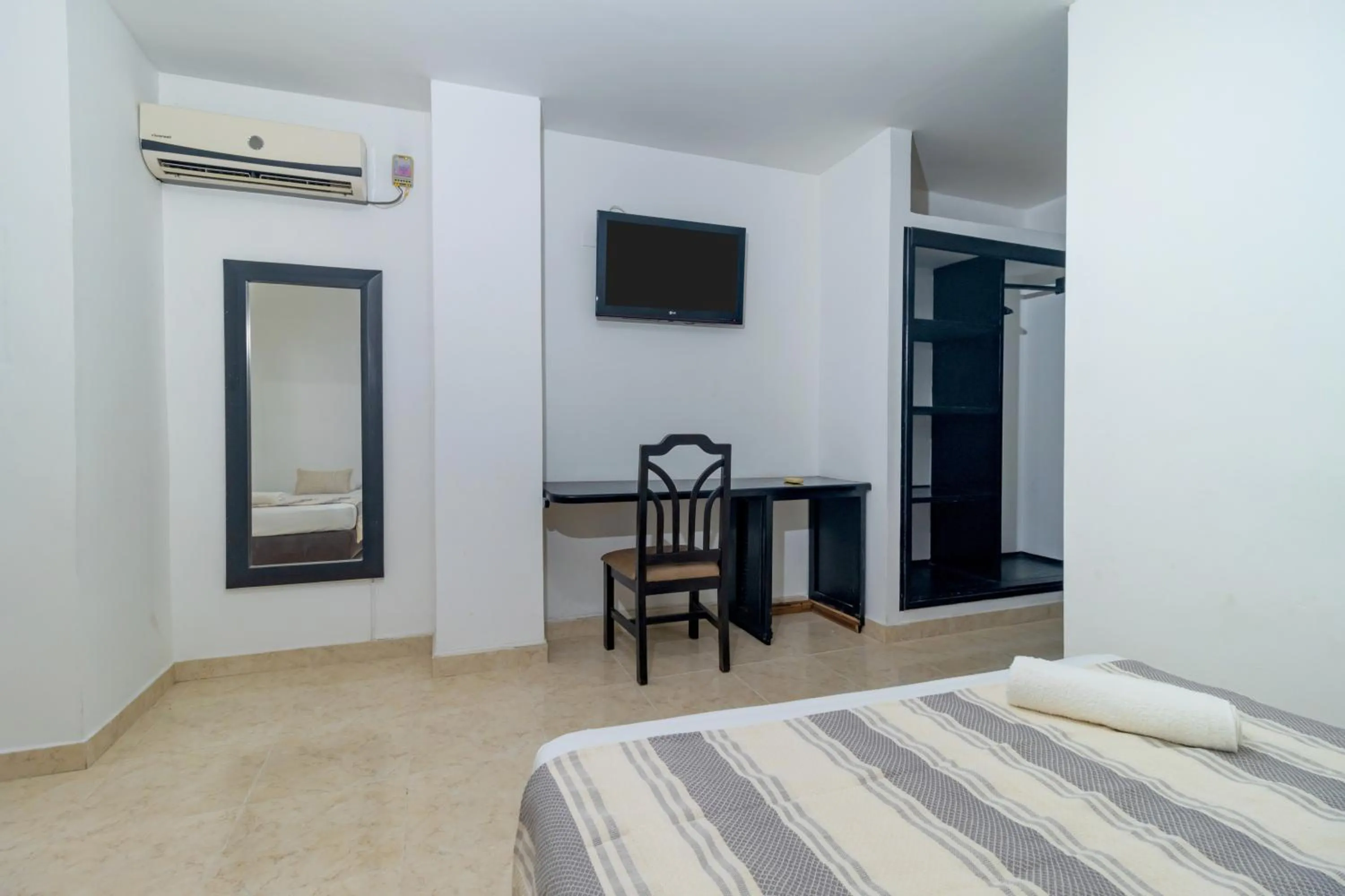 Bed in Hotel Axis Inn By GEH Suites