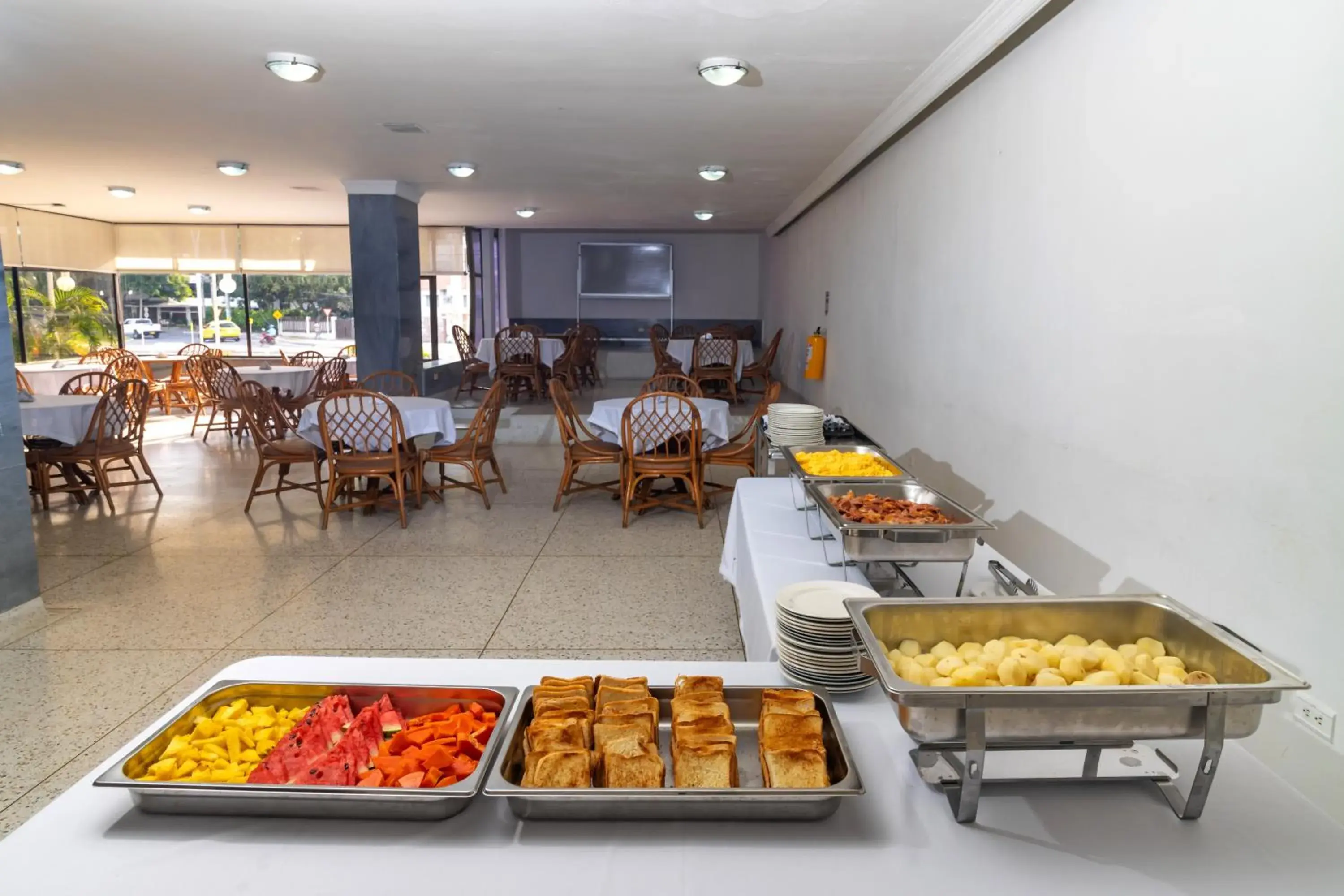 Restaurant/places to eat in Hotel Axis Inn By GEH Suites Restaurant/places to eat in Hotel Axis Inn By GEH Suites
