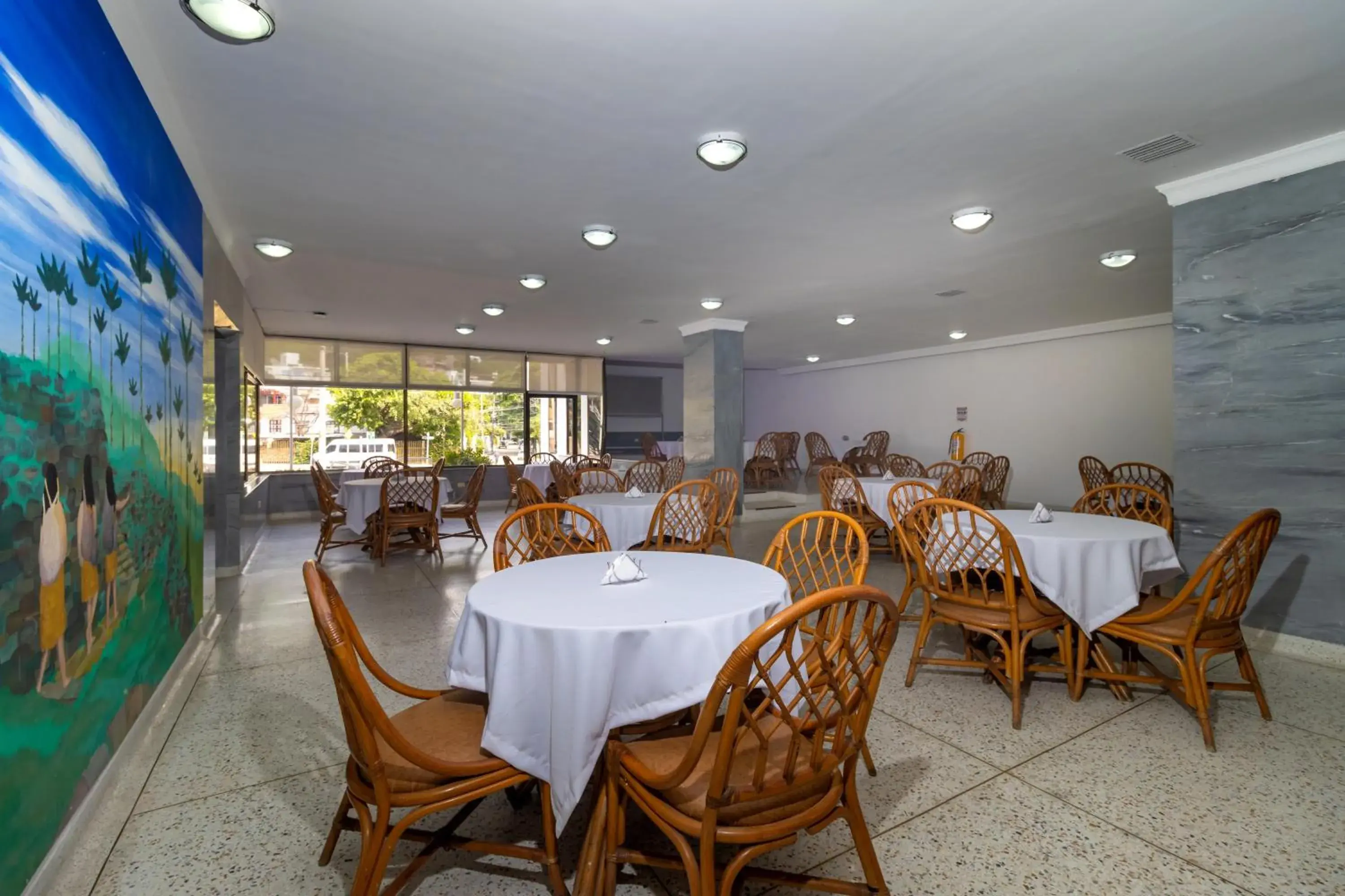 Restaurant/places to eat in Hotel Axis Inn By GEH Suites Restaurant/places to eat in Hotel Axis Inn By GEH Suites