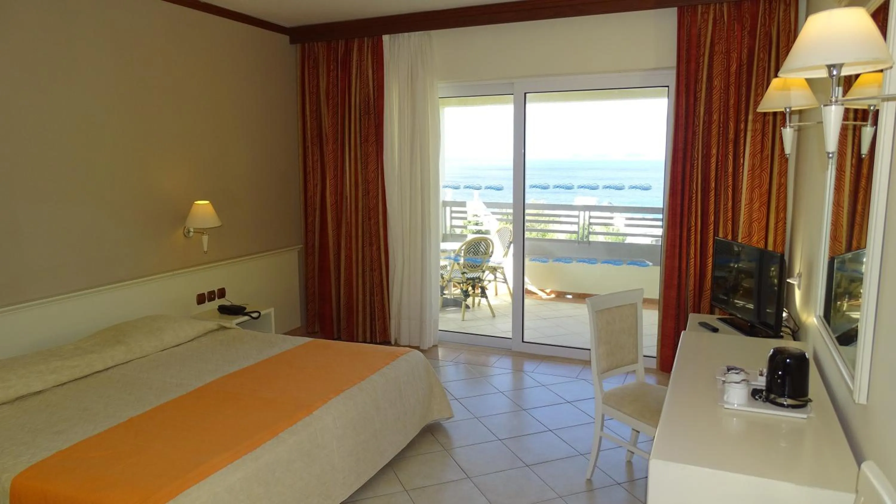 Bedroom, Bed in Kipriotis Aqualand Hotel