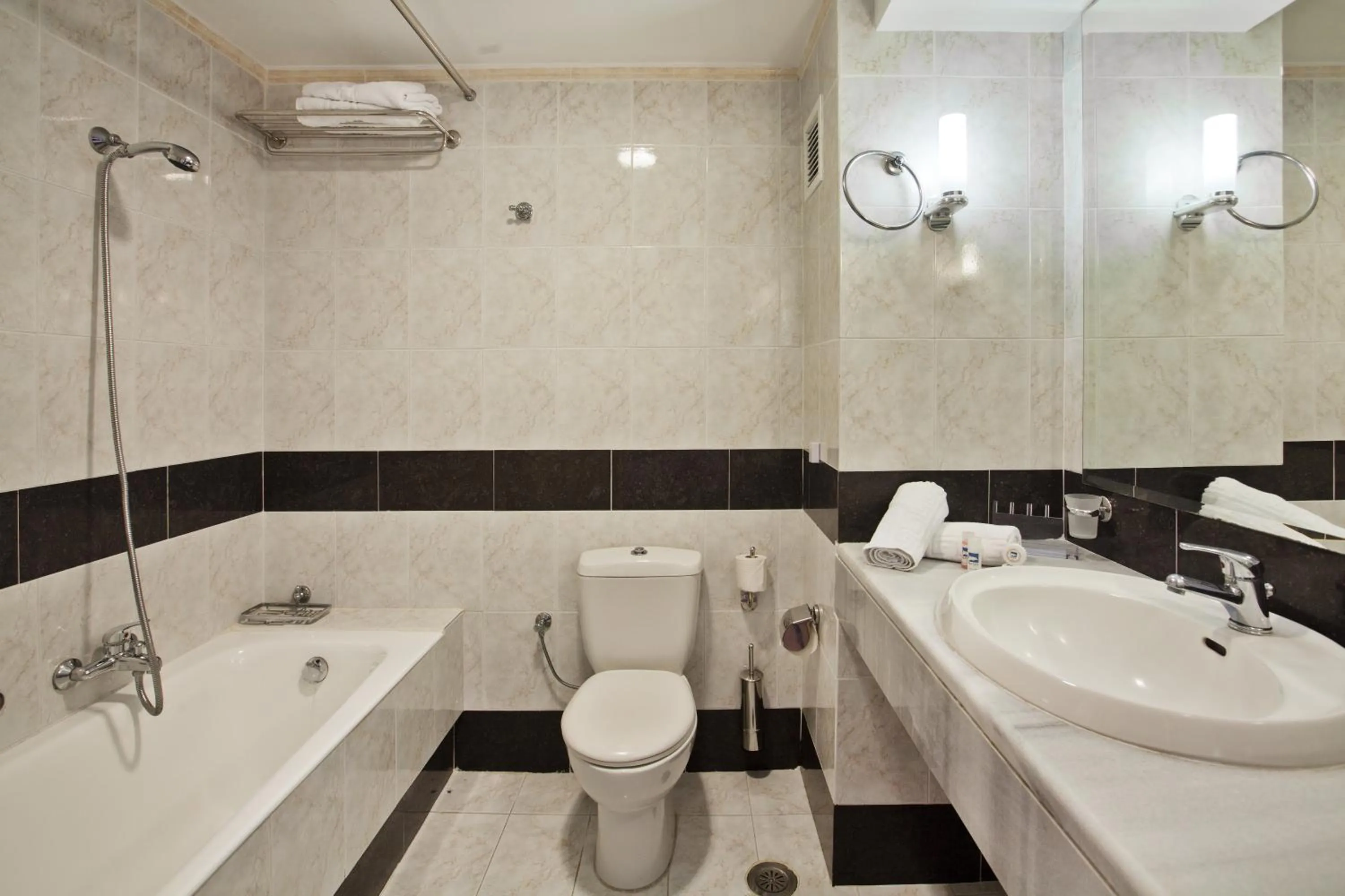 Shower in Kipriotis Aqualand Hotel