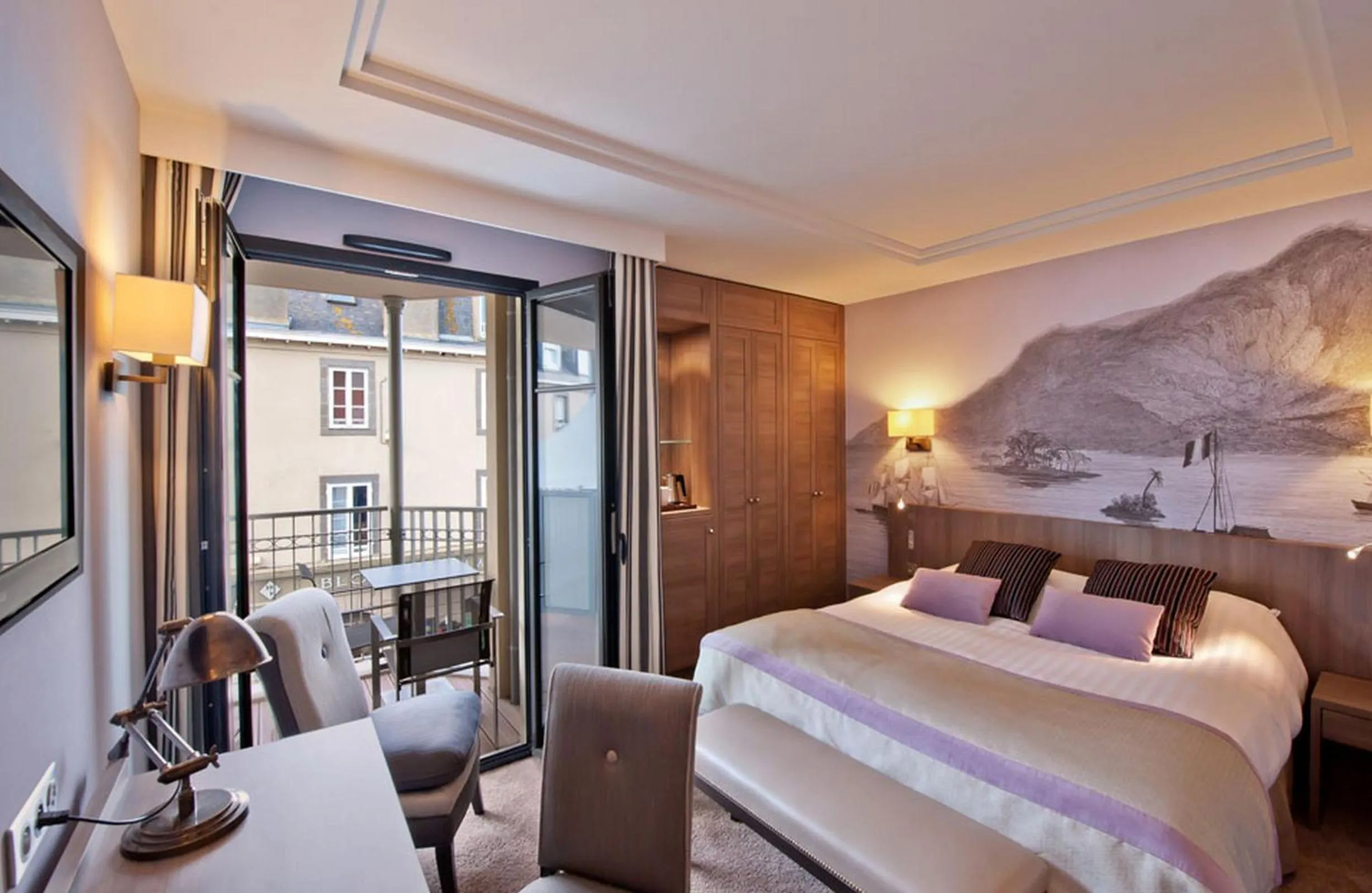 Bed in Hôtel Le Nouveau Monde