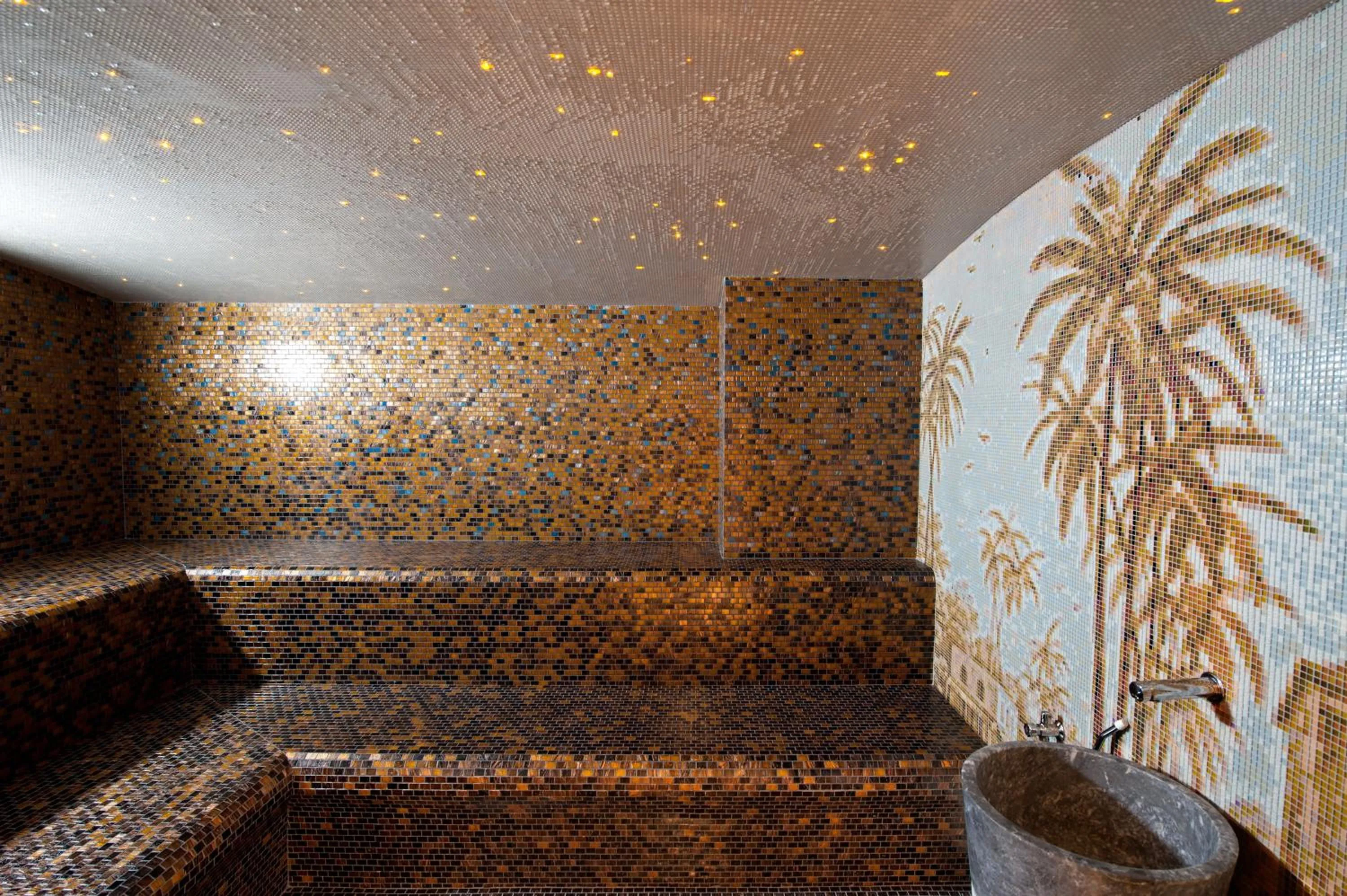 Steam room in Hôtel Le Nouveau Monde