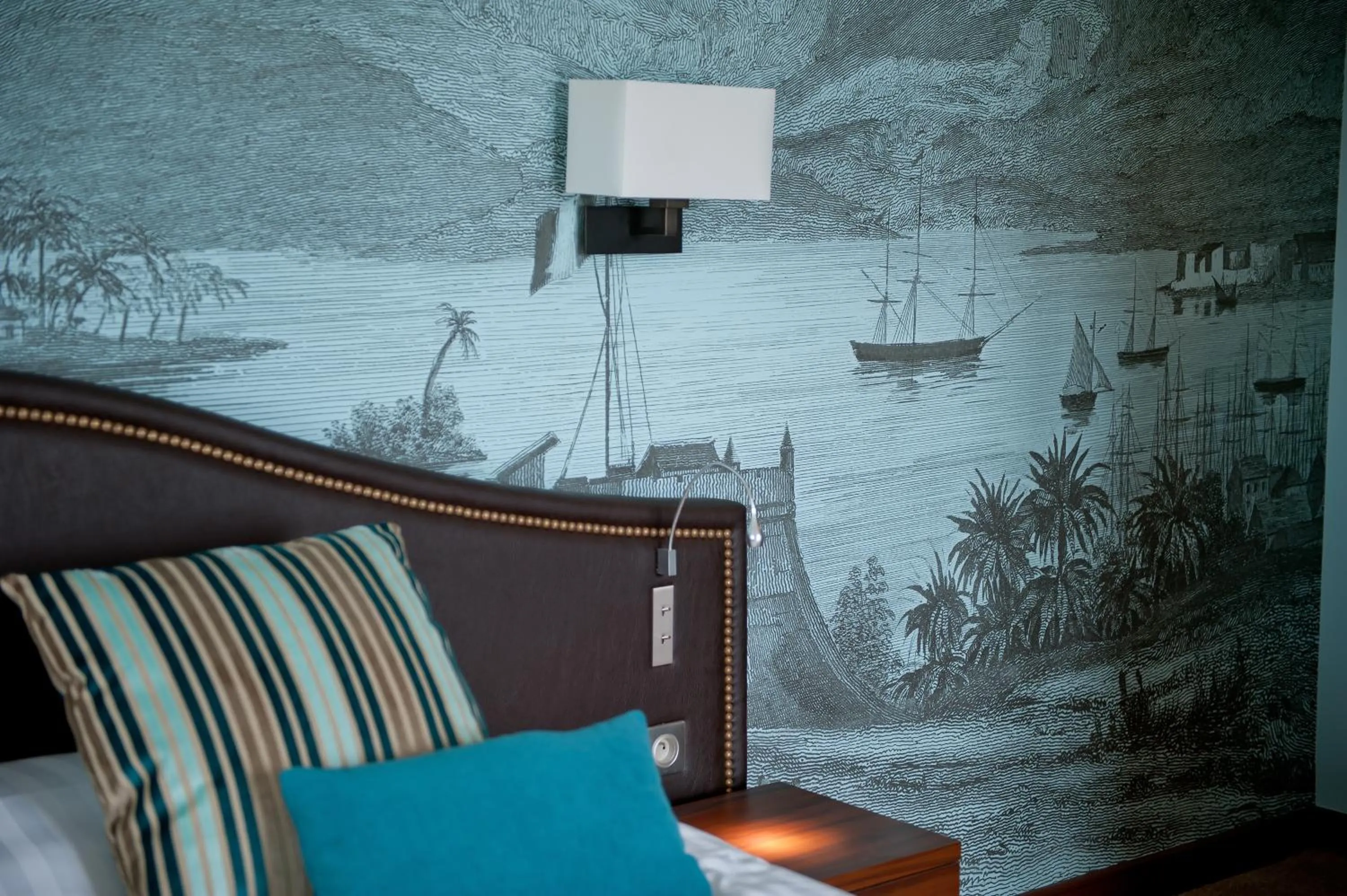 Bed in Hôtel Le Nouveau Monde