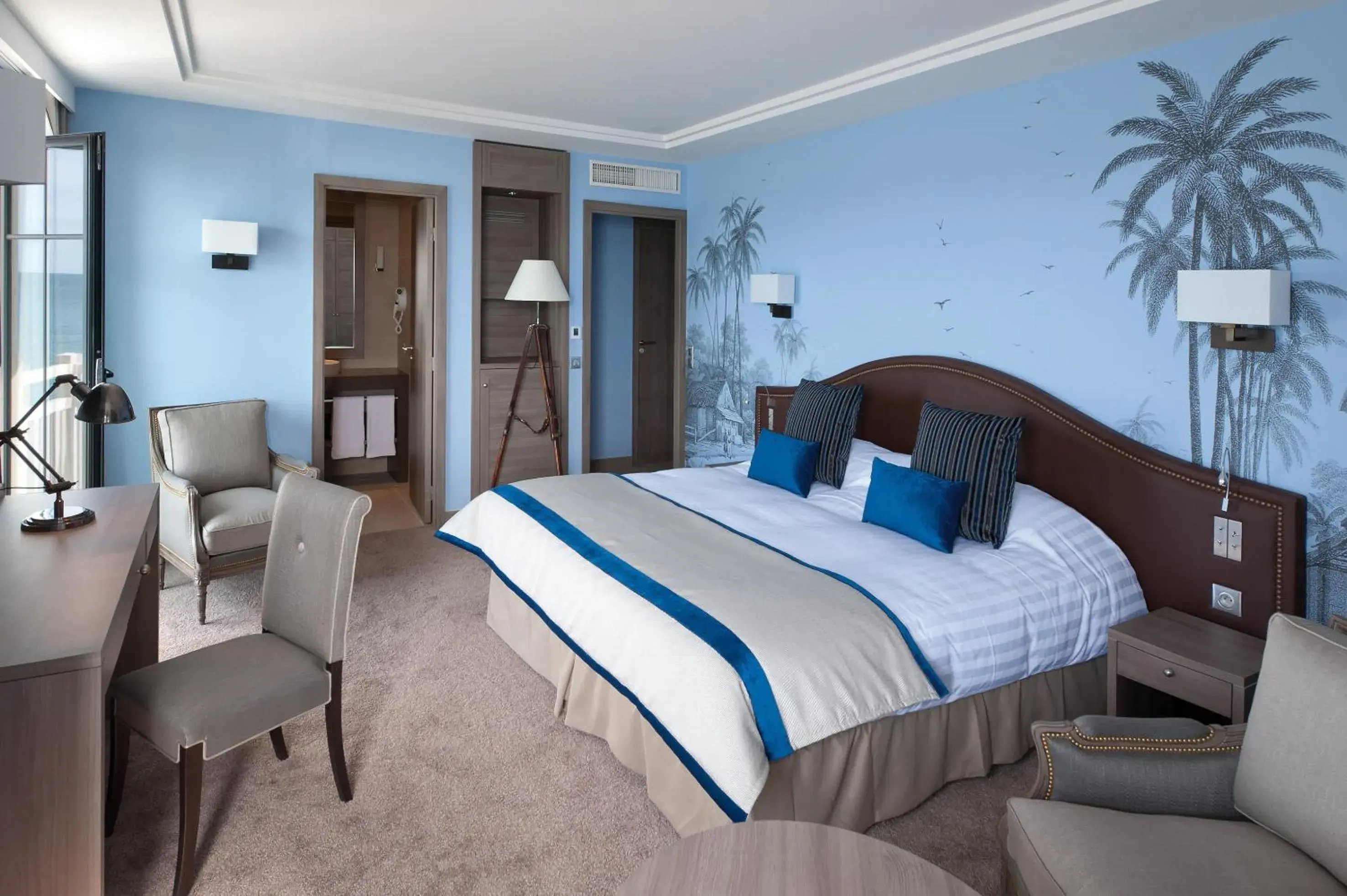 Bed in Hôtel Le Nouveau Monde Bed in Hôtel Le Nouveau Monde