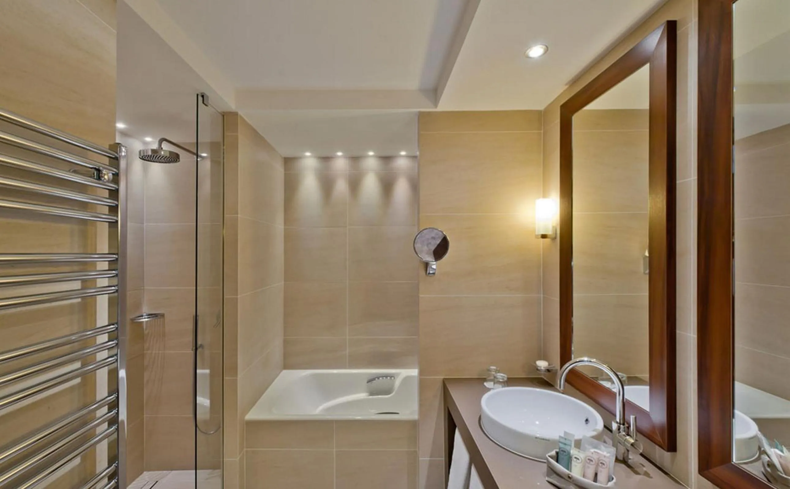 Bathroom in Hôtel Le Nouveau Monde