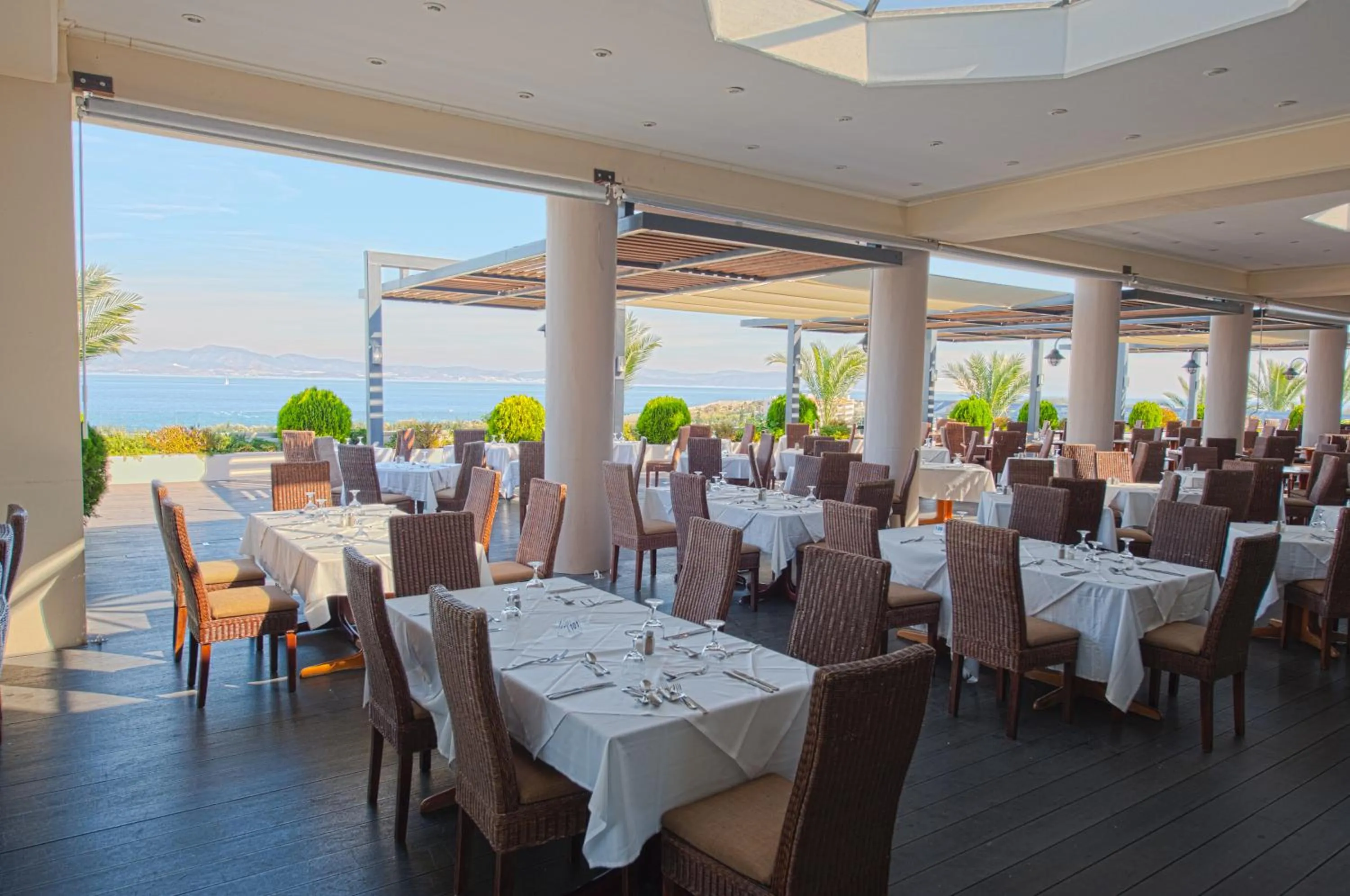 Restaurant/places to eat in Kipriotis Panorama Hotel & Suites