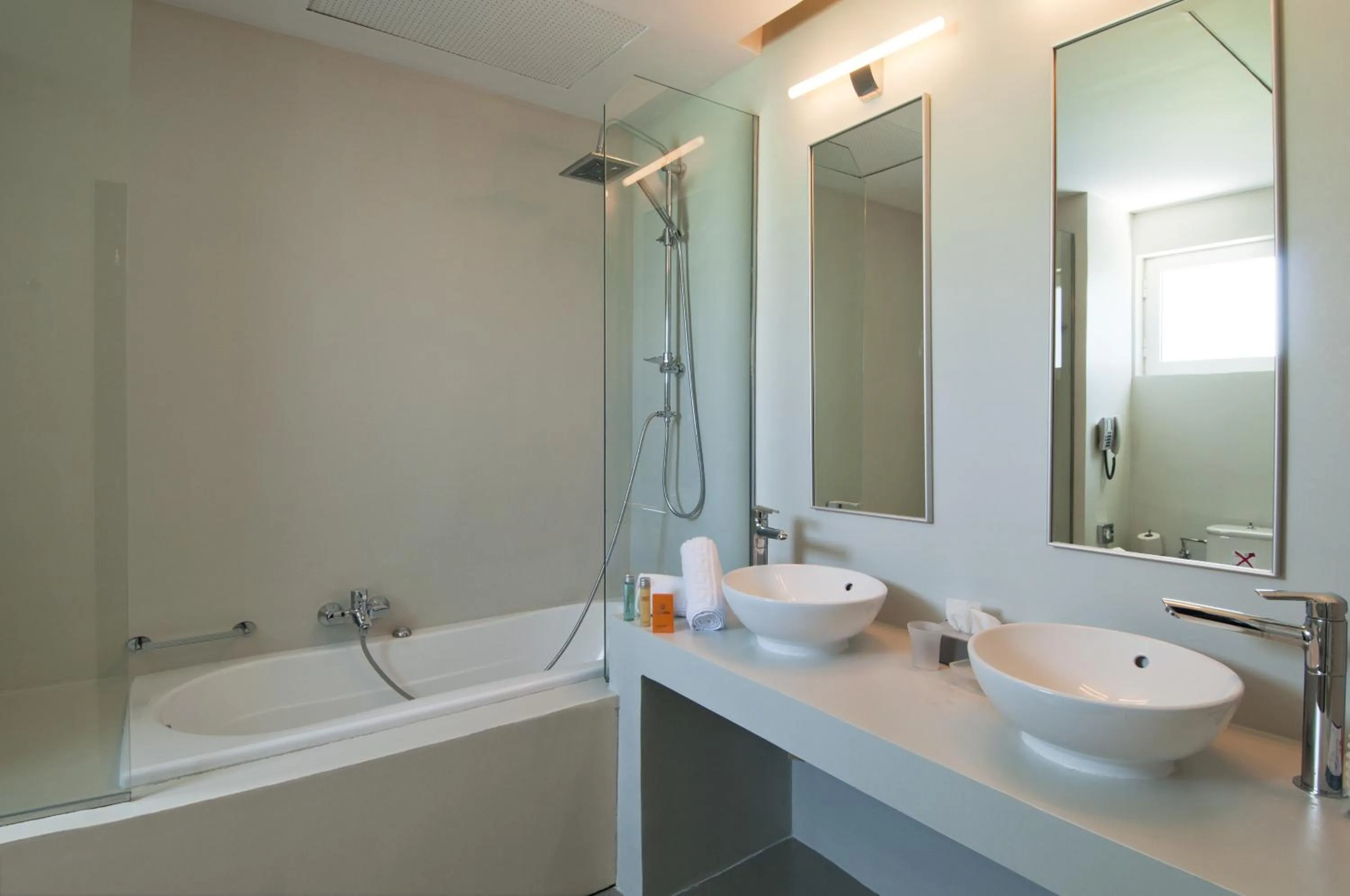 Shower in Kipriotis Panorama Hotel & Suites