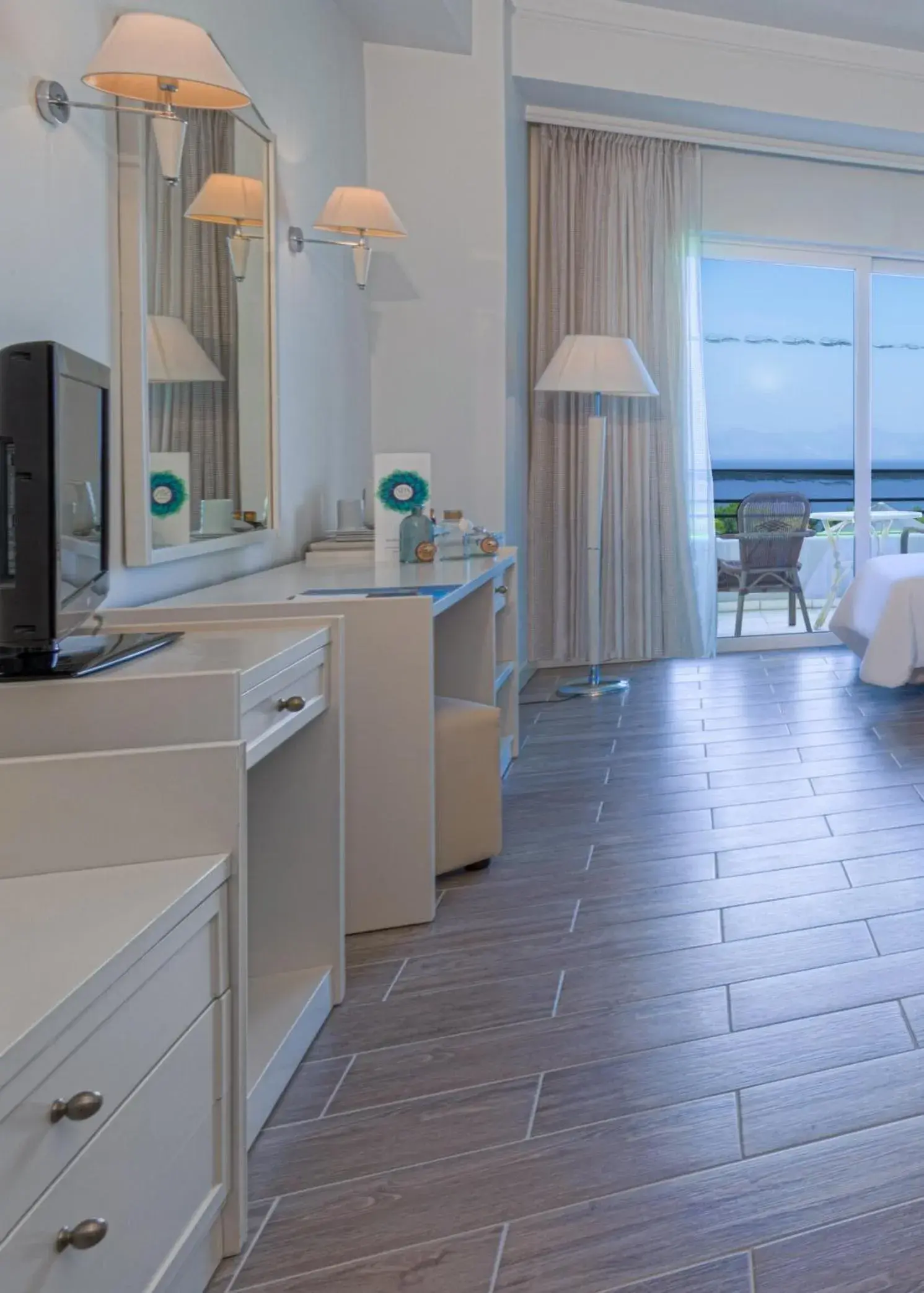 TV and multimedia, Bed in Kipriotis Panorama Hotel & Suites TV and multimedia, Bed in Kipriotis Panorama Hotel & Suites