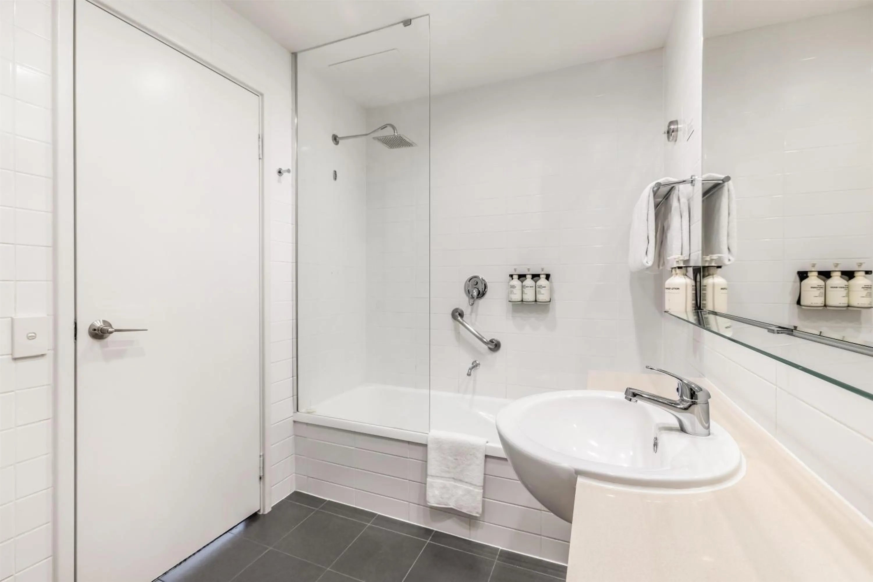 Bathroom in Adina Apartment Hotel Perth Barrack Plaza