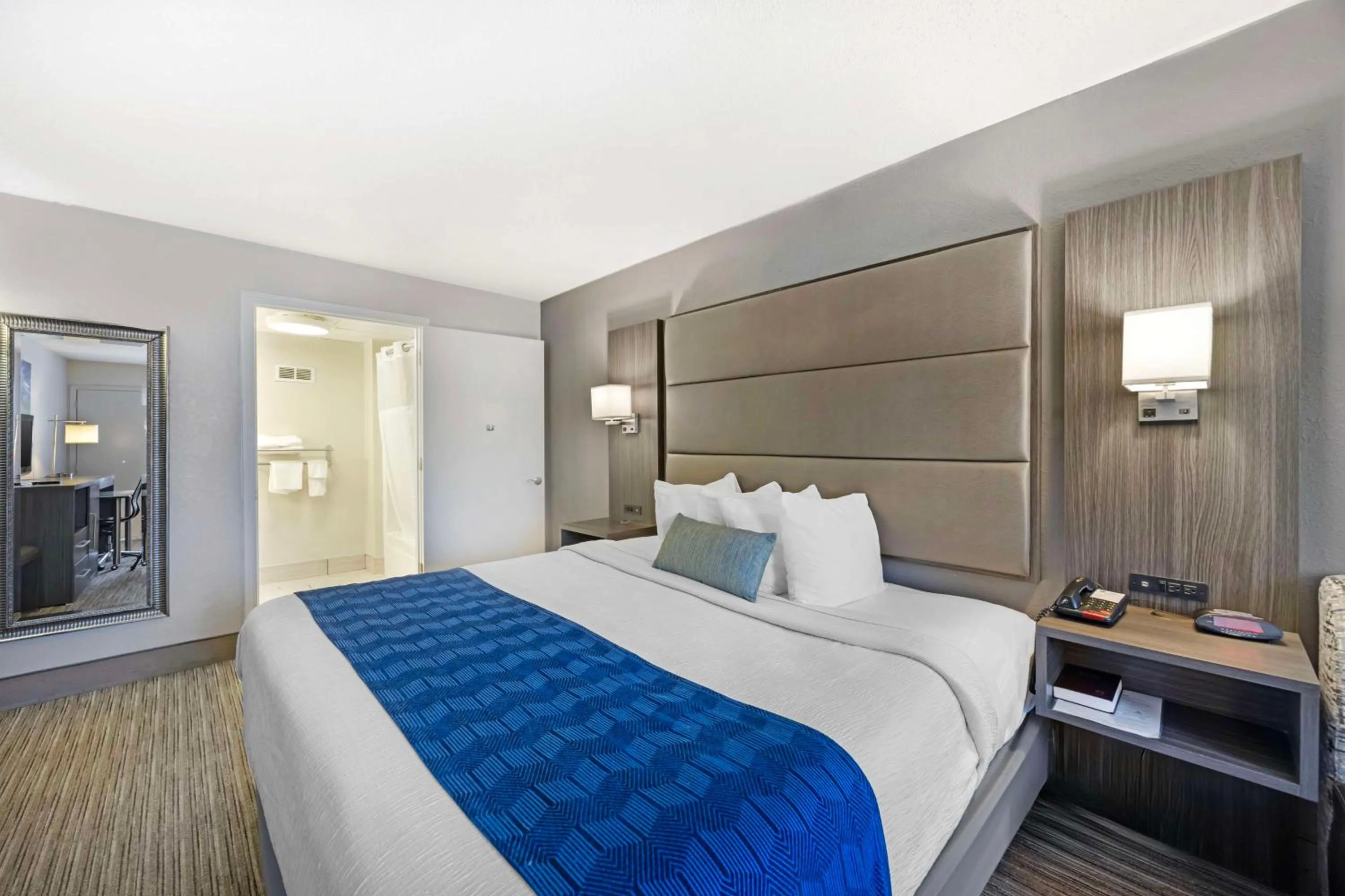 Bedroom, Bed in Best Western Dickson