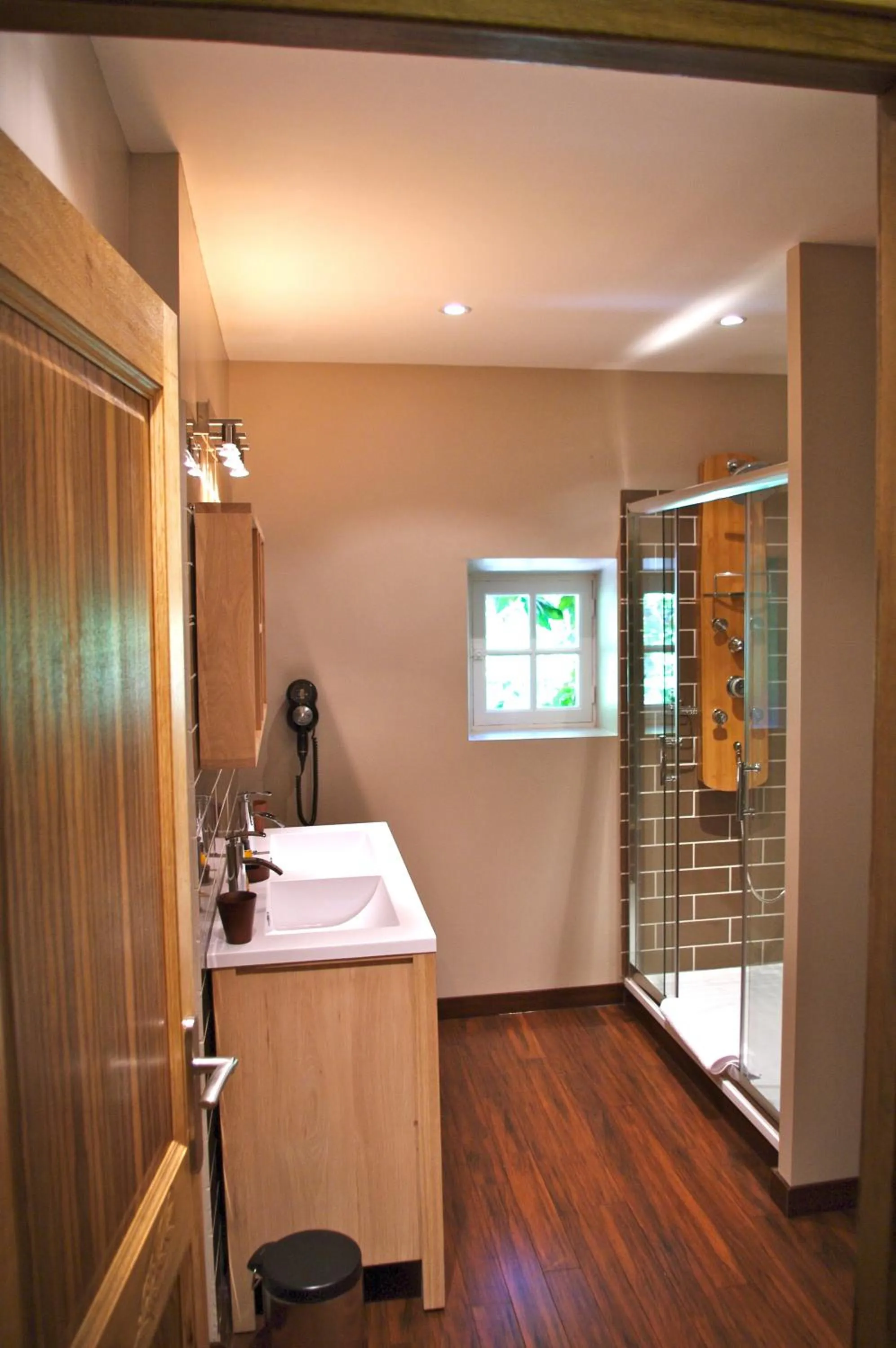 Bathroom in Chateau Le Vergel Authenac
