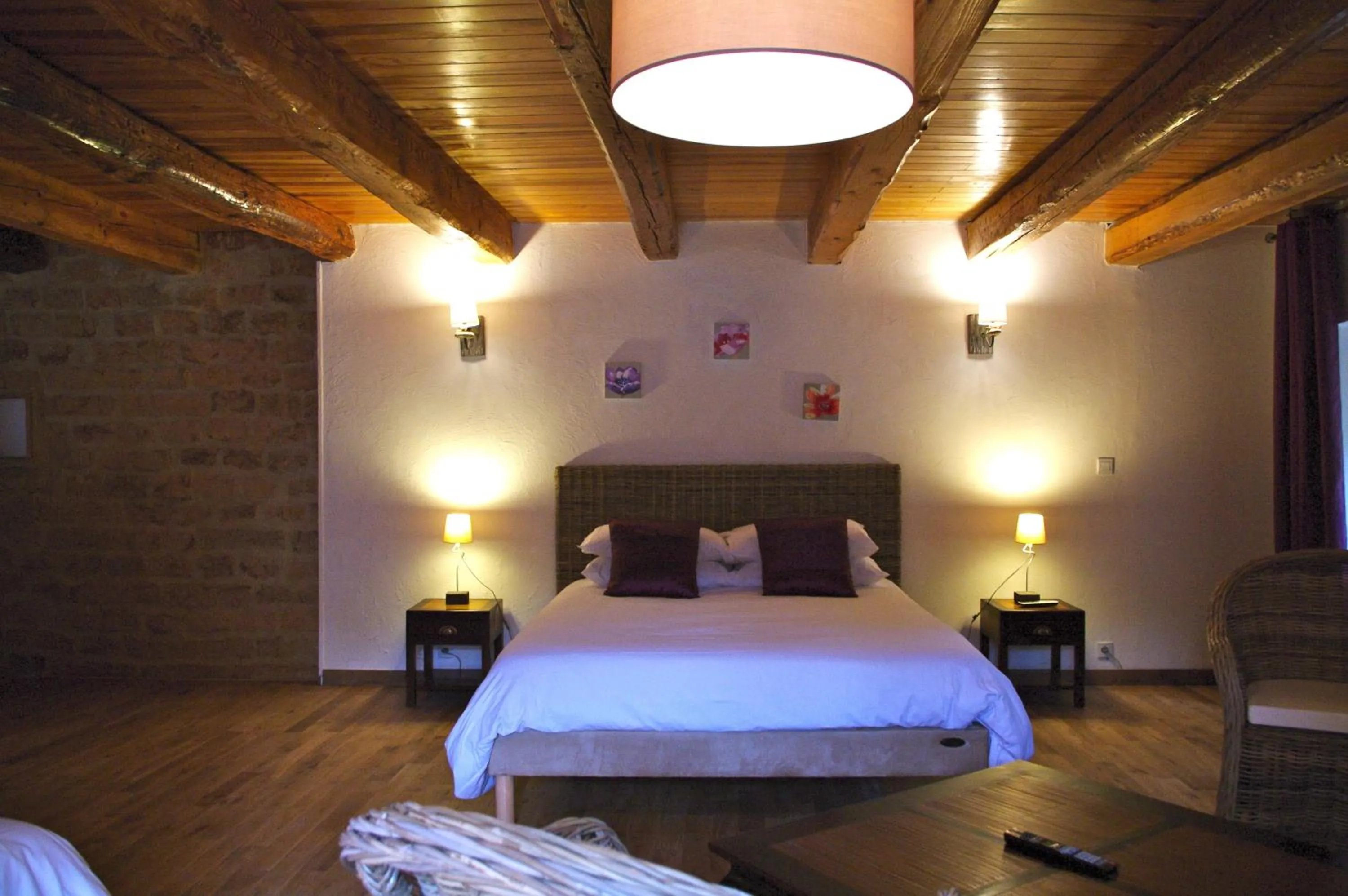 Bed in Chateau Le Vergel Authenac