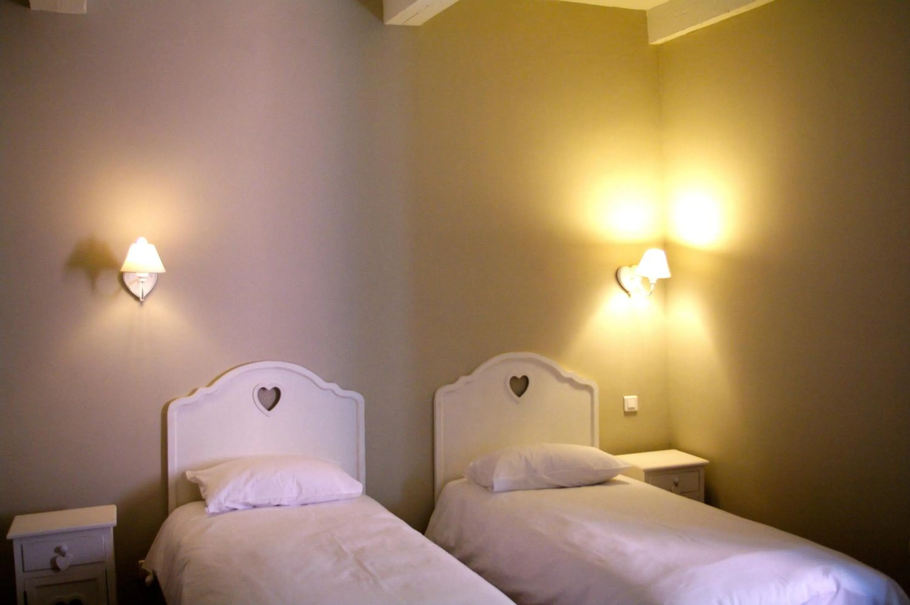 Bedroom in Chateau Le Vergel Authenac