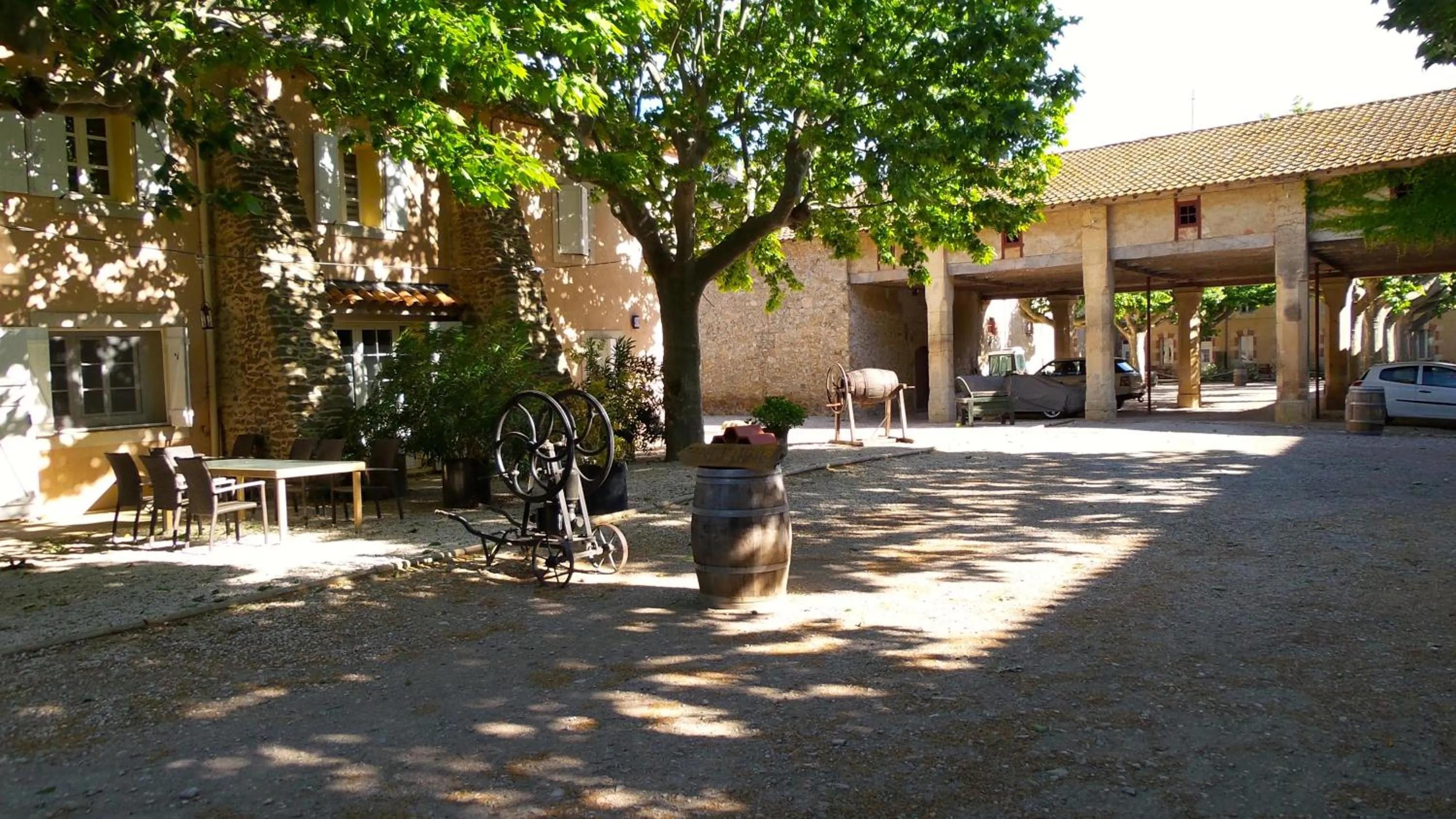 Facade/entrance in Chateau Le Vergel Authenac