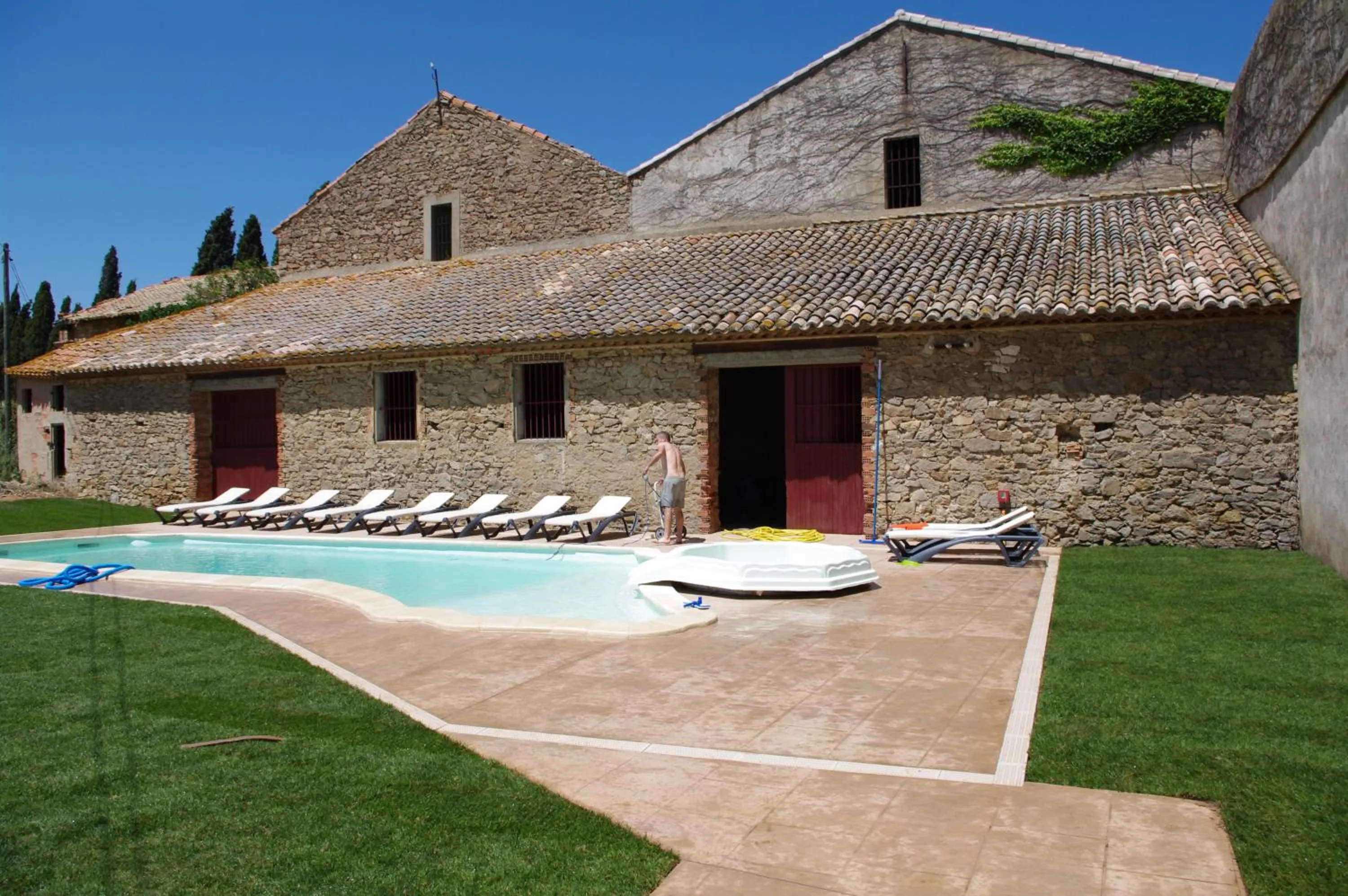 Swimming pool in Chateau Le Vergel Authenac