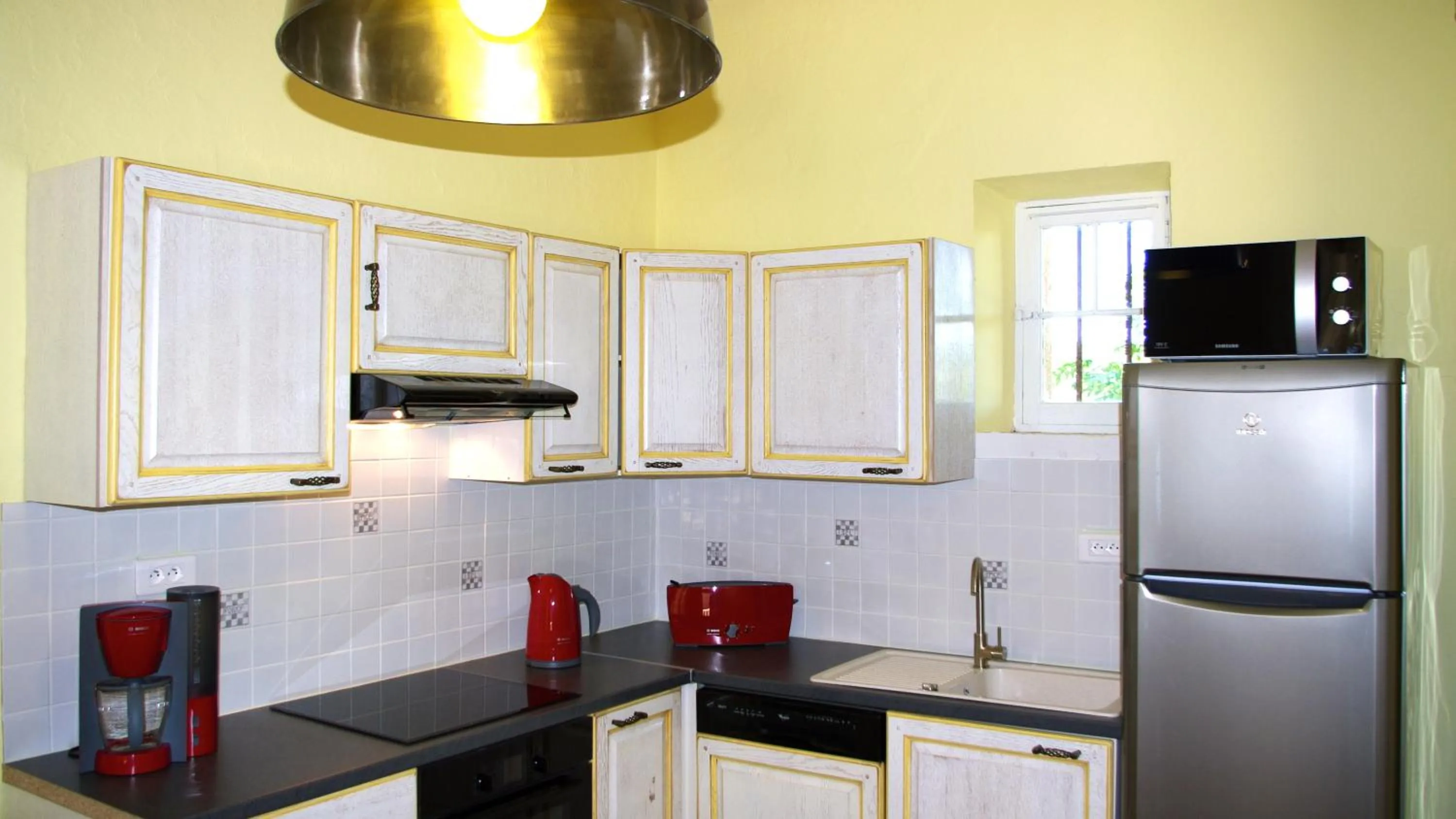 Kitchen or kitchenette in Chateau Le Vergel Authenac