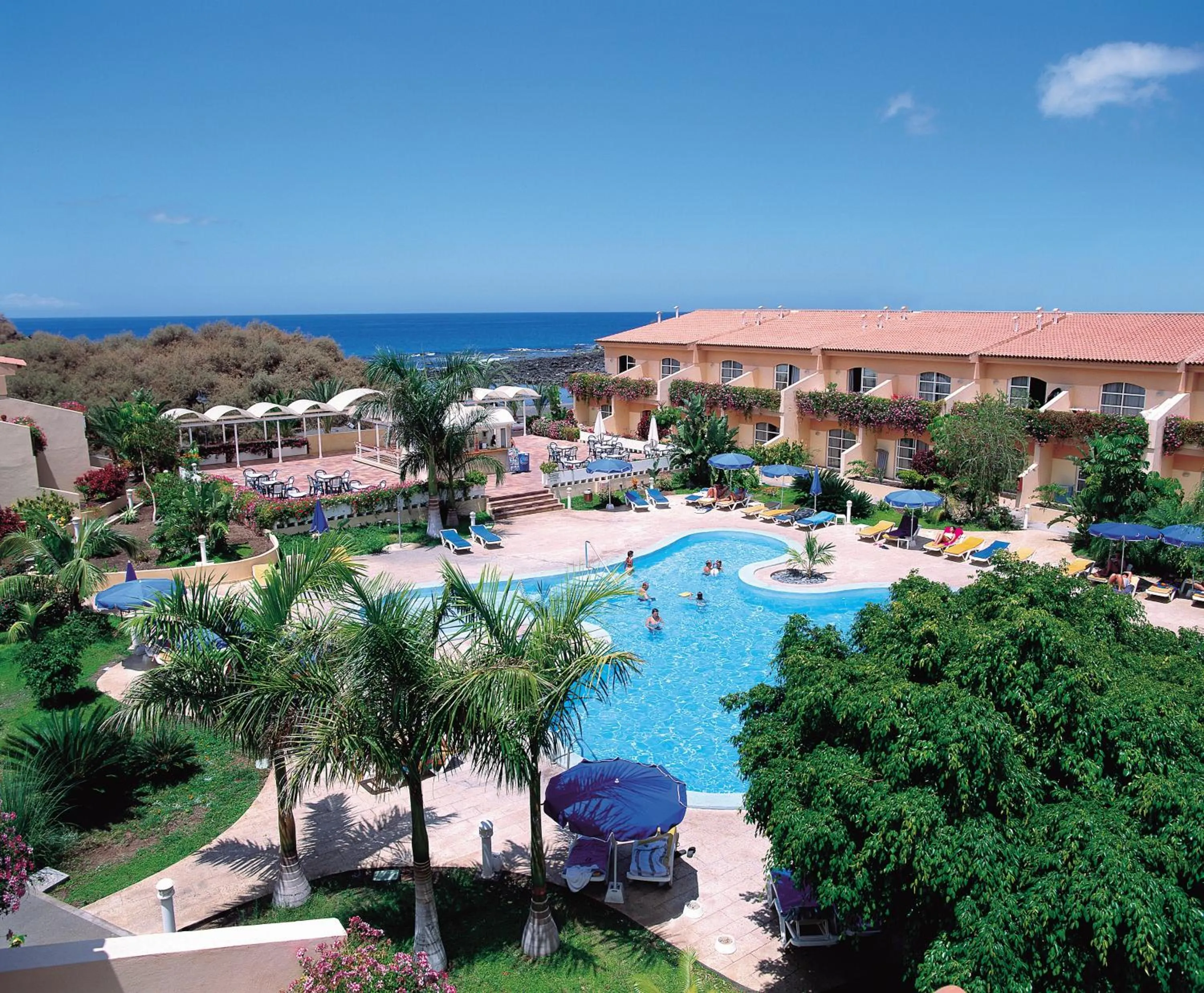 Swimming pool in Apartamentos Jardín del Conde