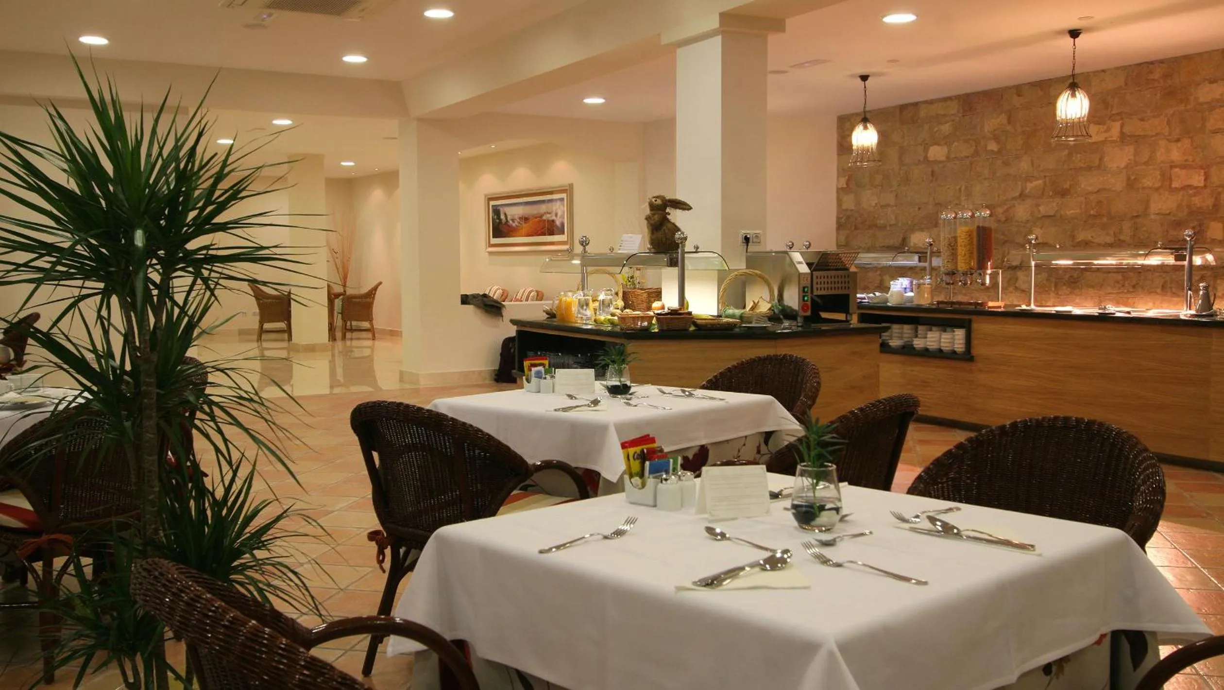 Restaurant/places to eat in Apartamentos Jardín del Conde