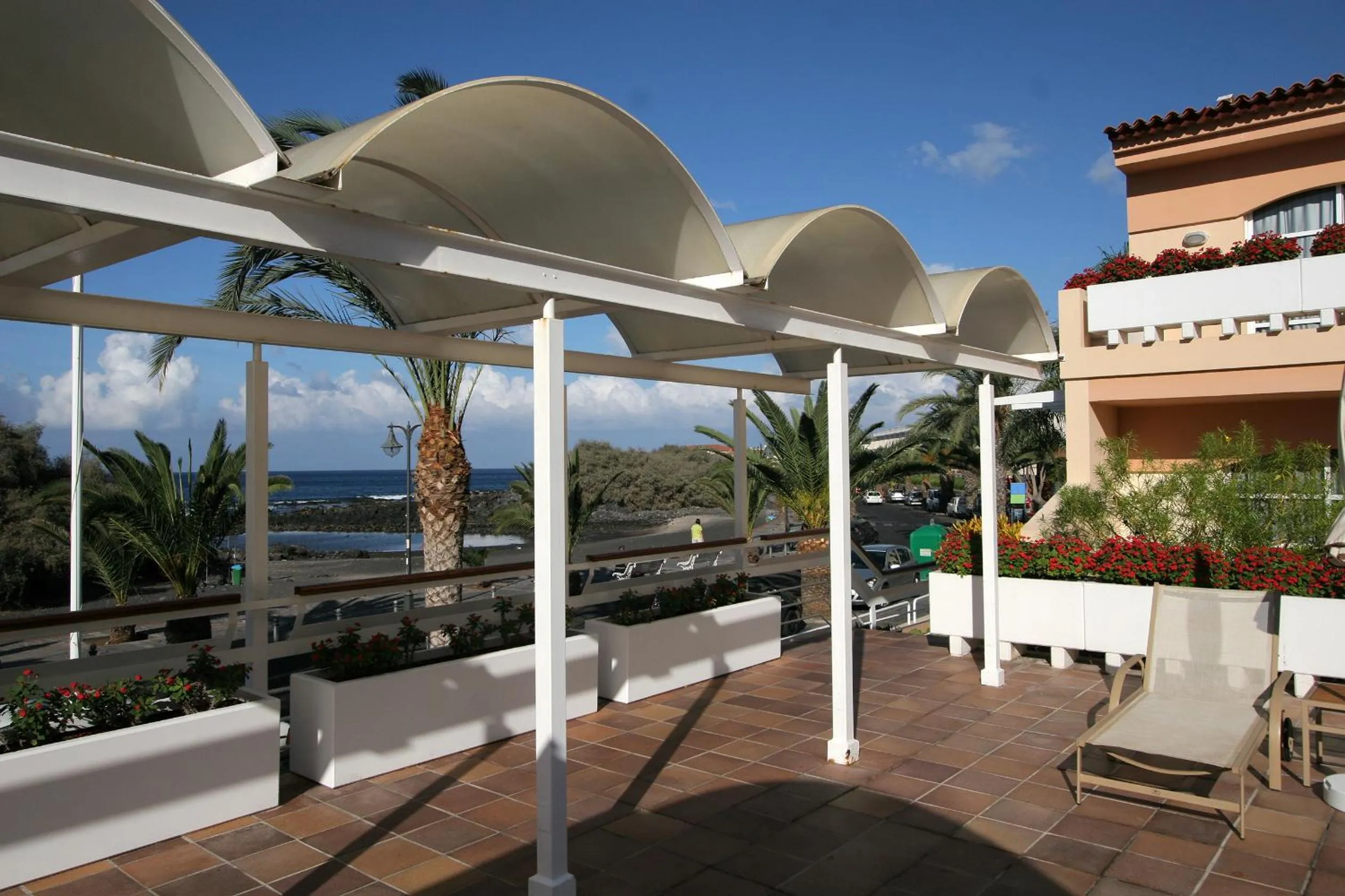 Facade/entrance in Apartamentos Jardín del Conde