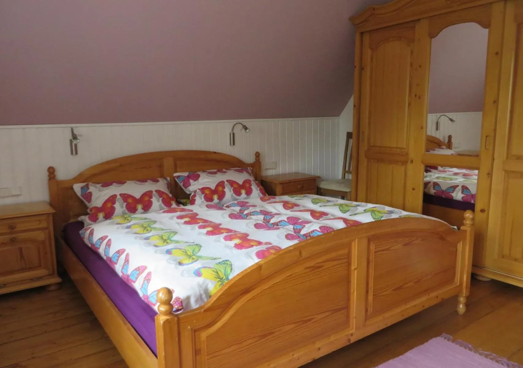 Day, Bed in Petit Papillon