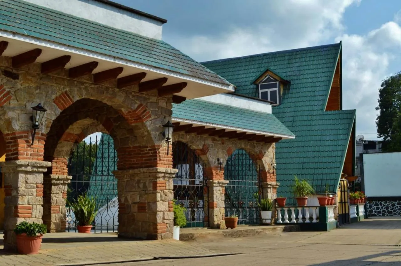 Hotel "La Cabaña de Don Adolfo"