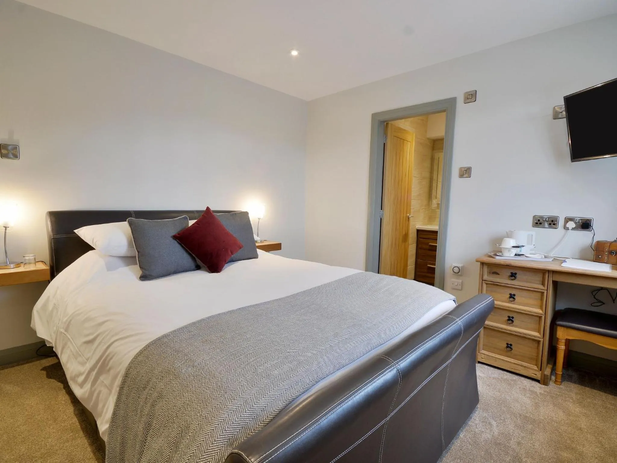 Bed in The Cayley Arms Inn