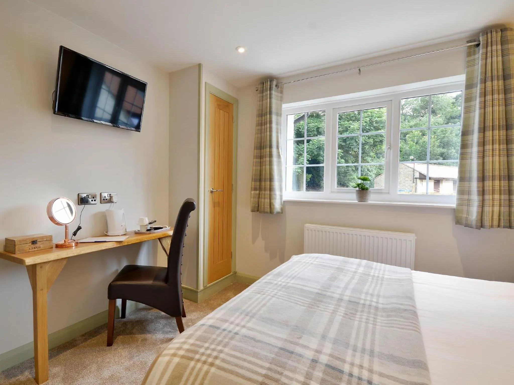 Bed in The Cayley Arms Inn