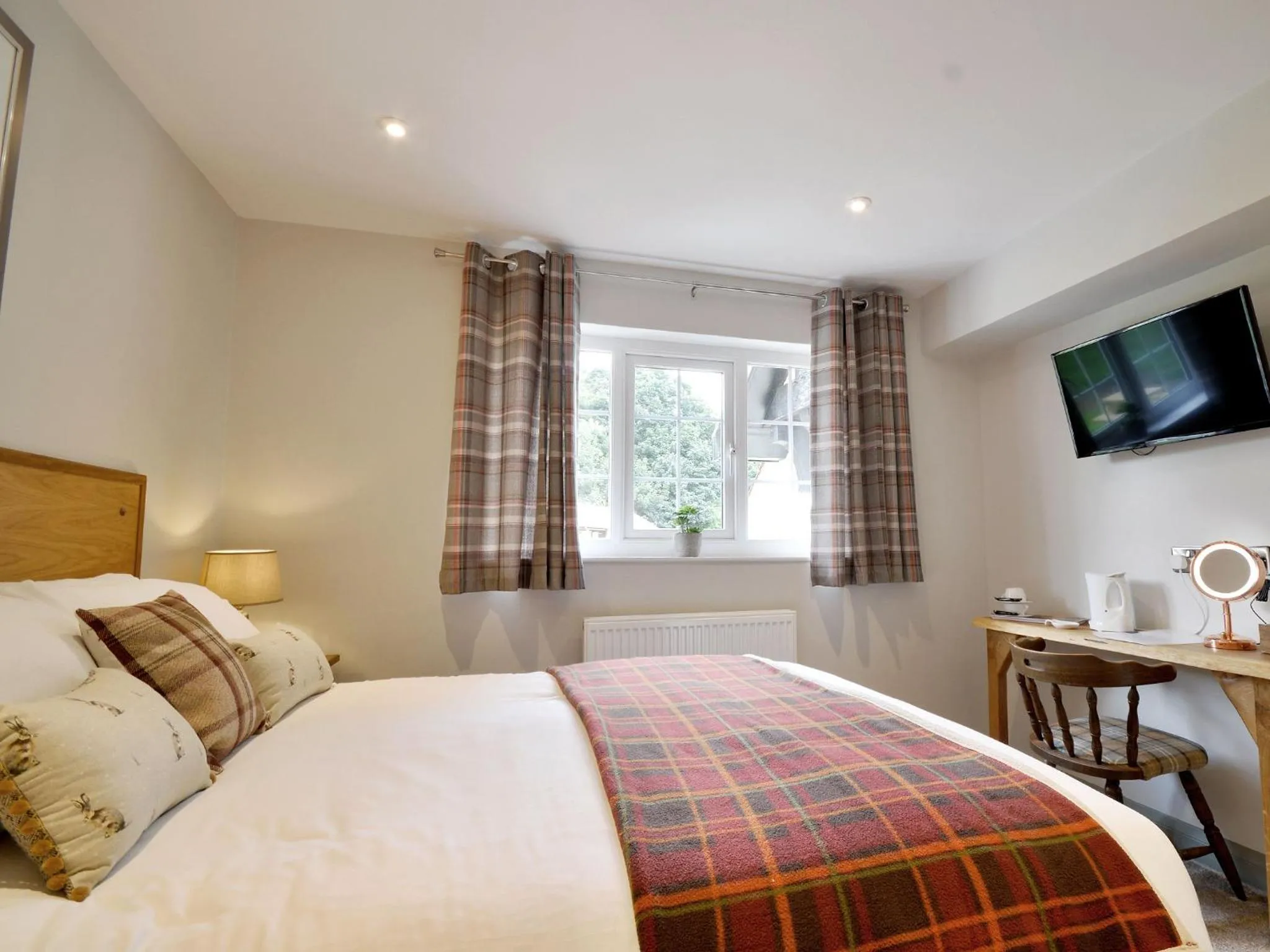 Bed in The Cayley Arms Inn