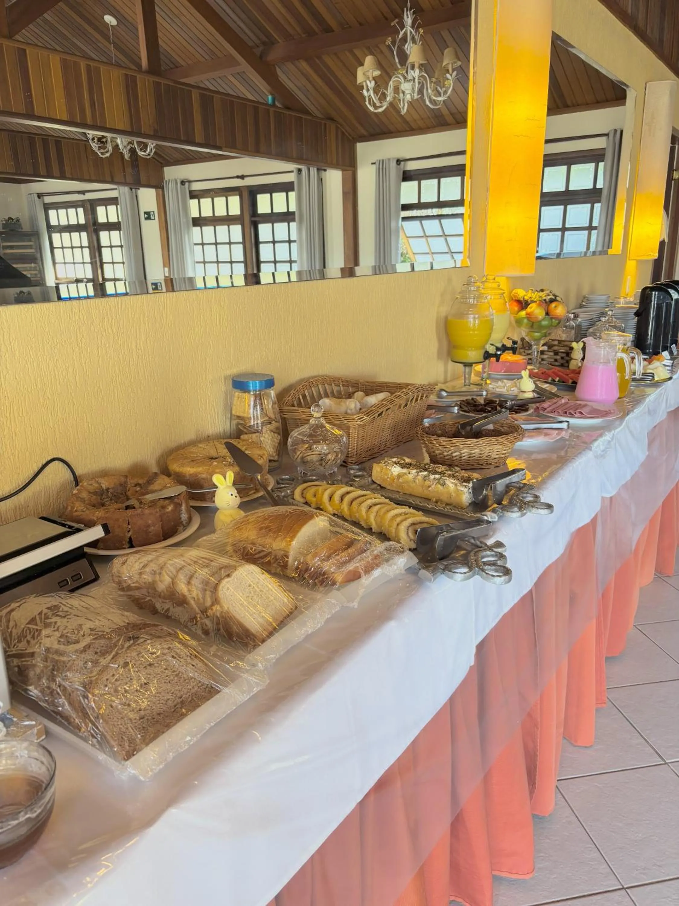 Breakfast in Pousada Portal das Cerejeiras - Be Happy Group