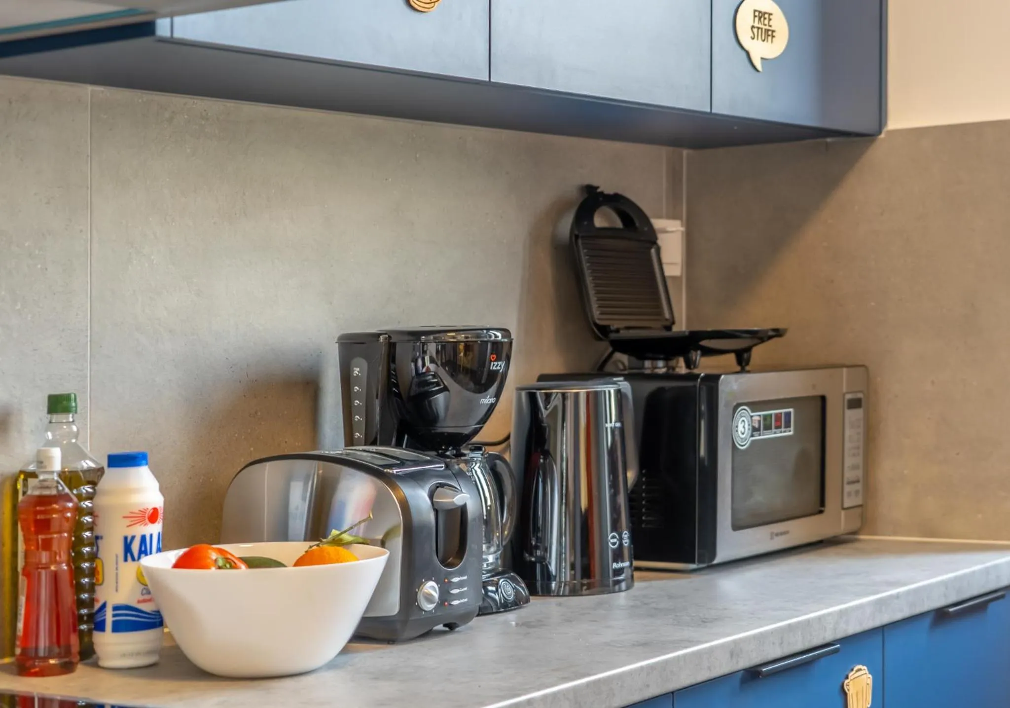 Coffee/tea facilities in Intra Muros Hostel