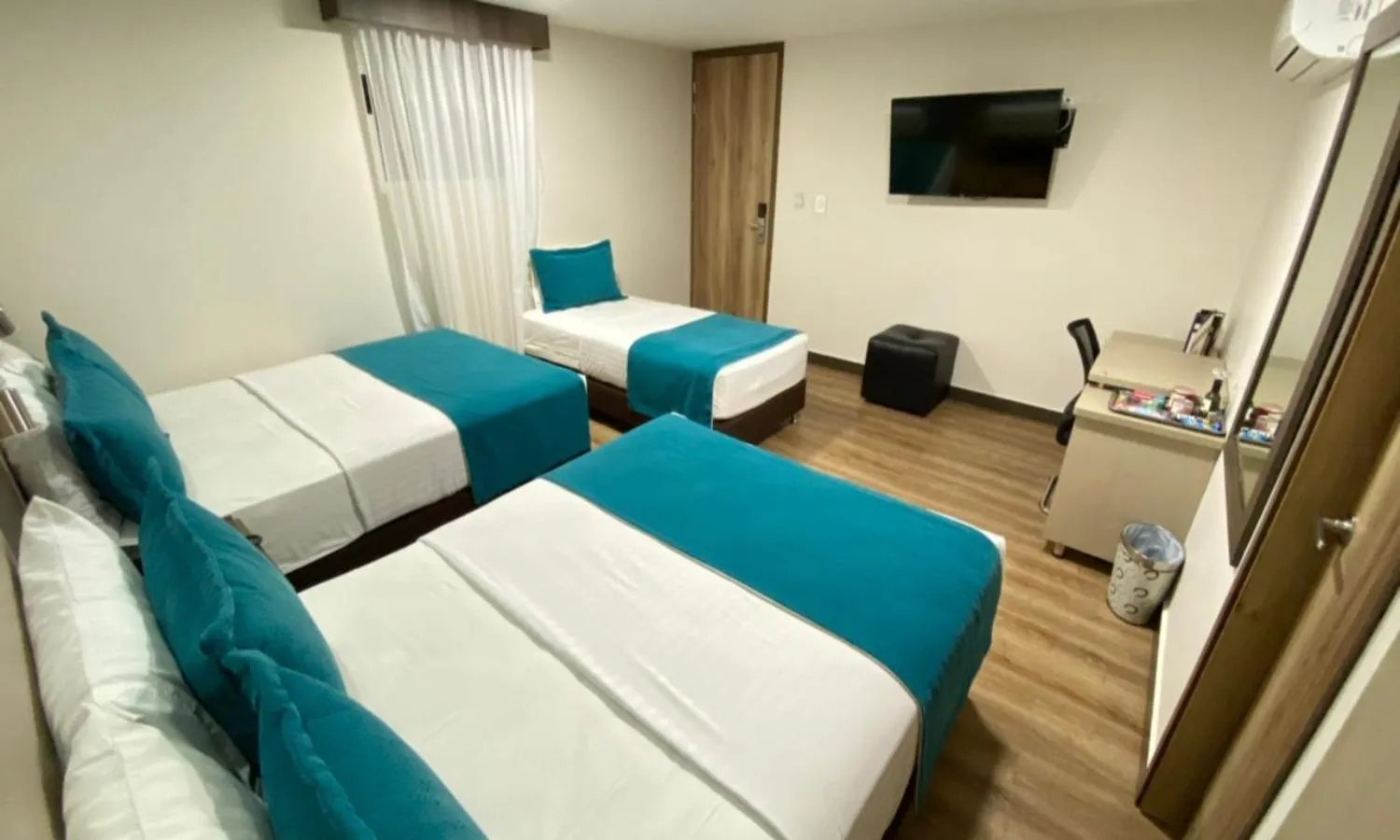 Photo of the whole room, Bed in Cabecera Country Hotel