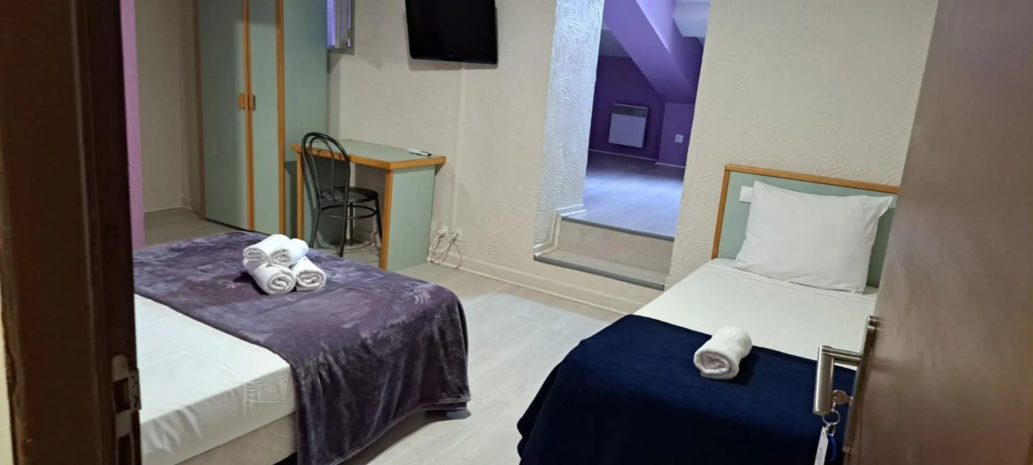 Coffee/tea facilities, Bed in Hôtel Restaurant Les Alizes Loriol Le Pouzin