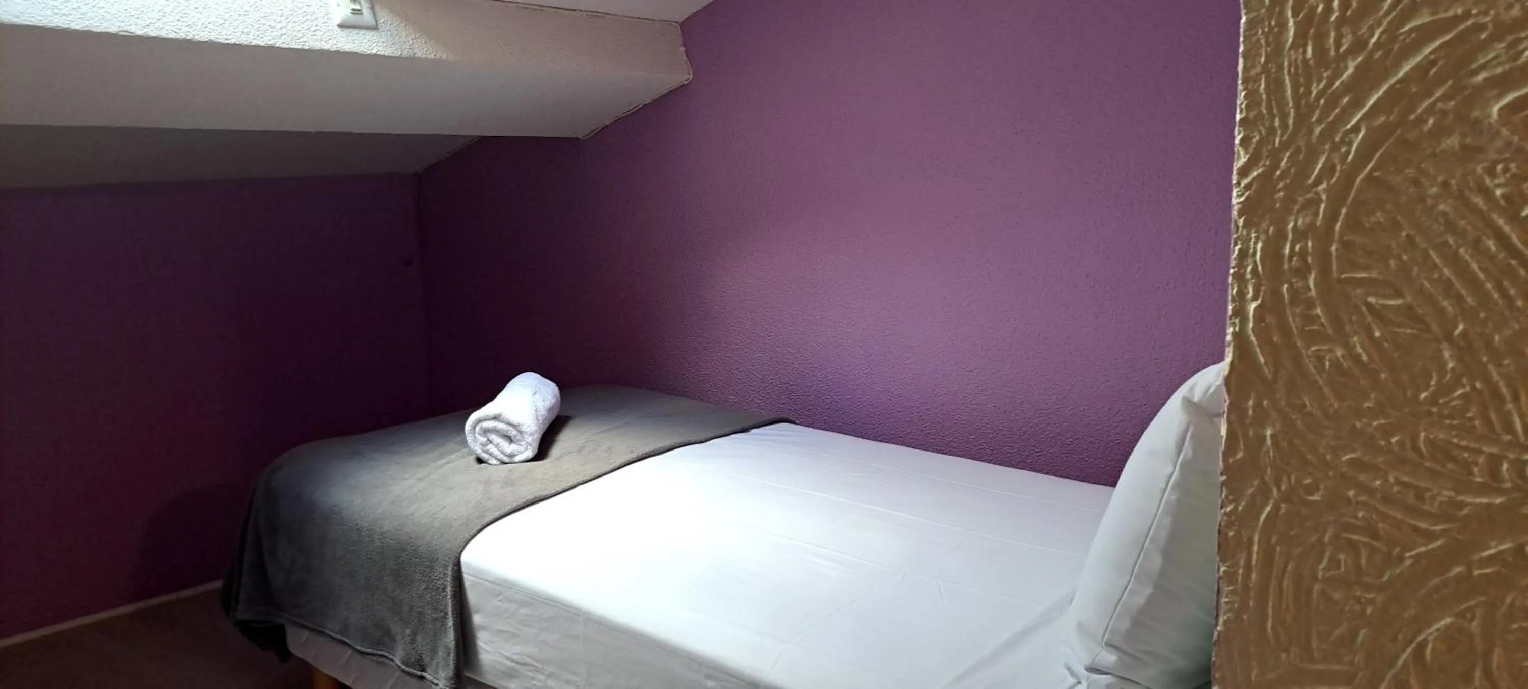 Bed in Hôtel Restaurant Les Alizes Loriol Le Pouzin