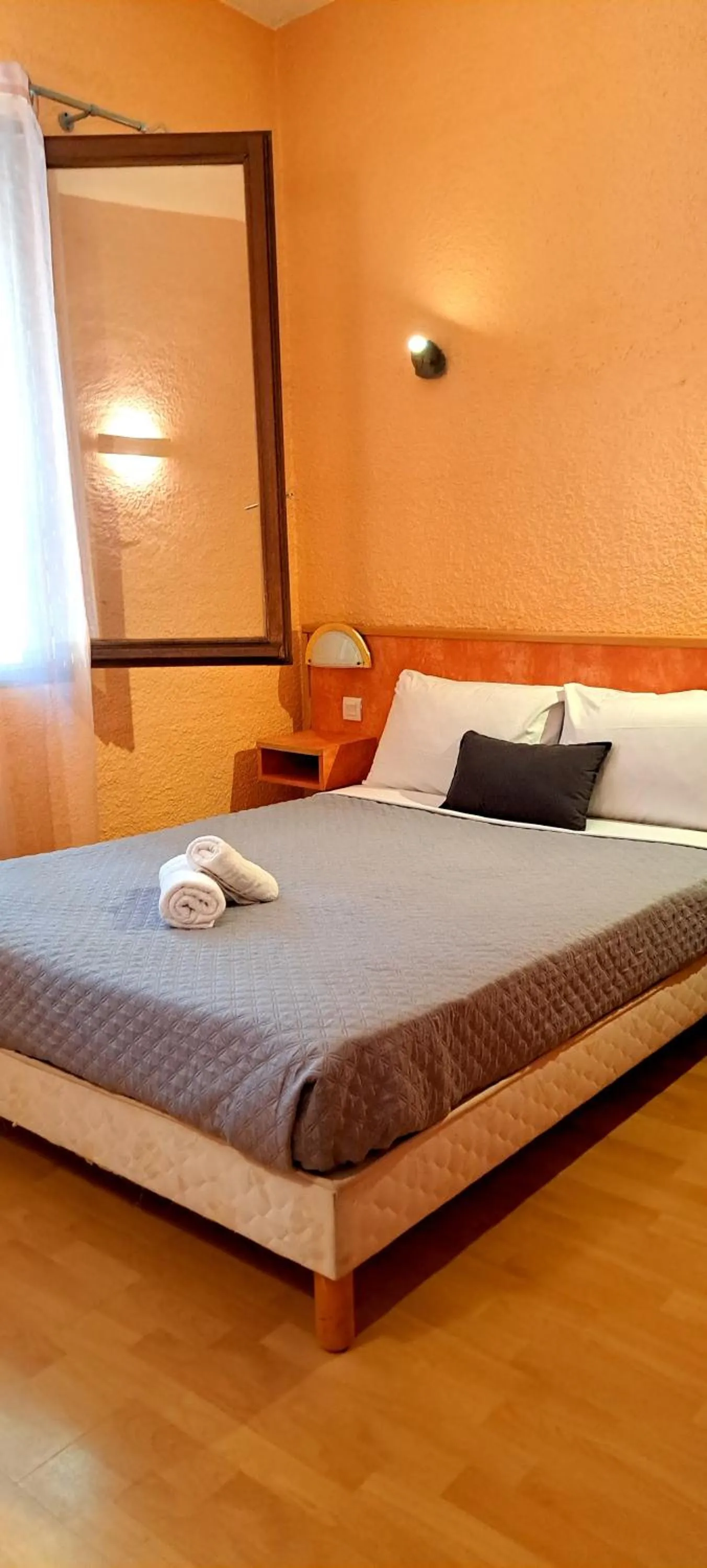 Bed in Hôtel Restaurant Les Alizes Loriol Le Pouzin