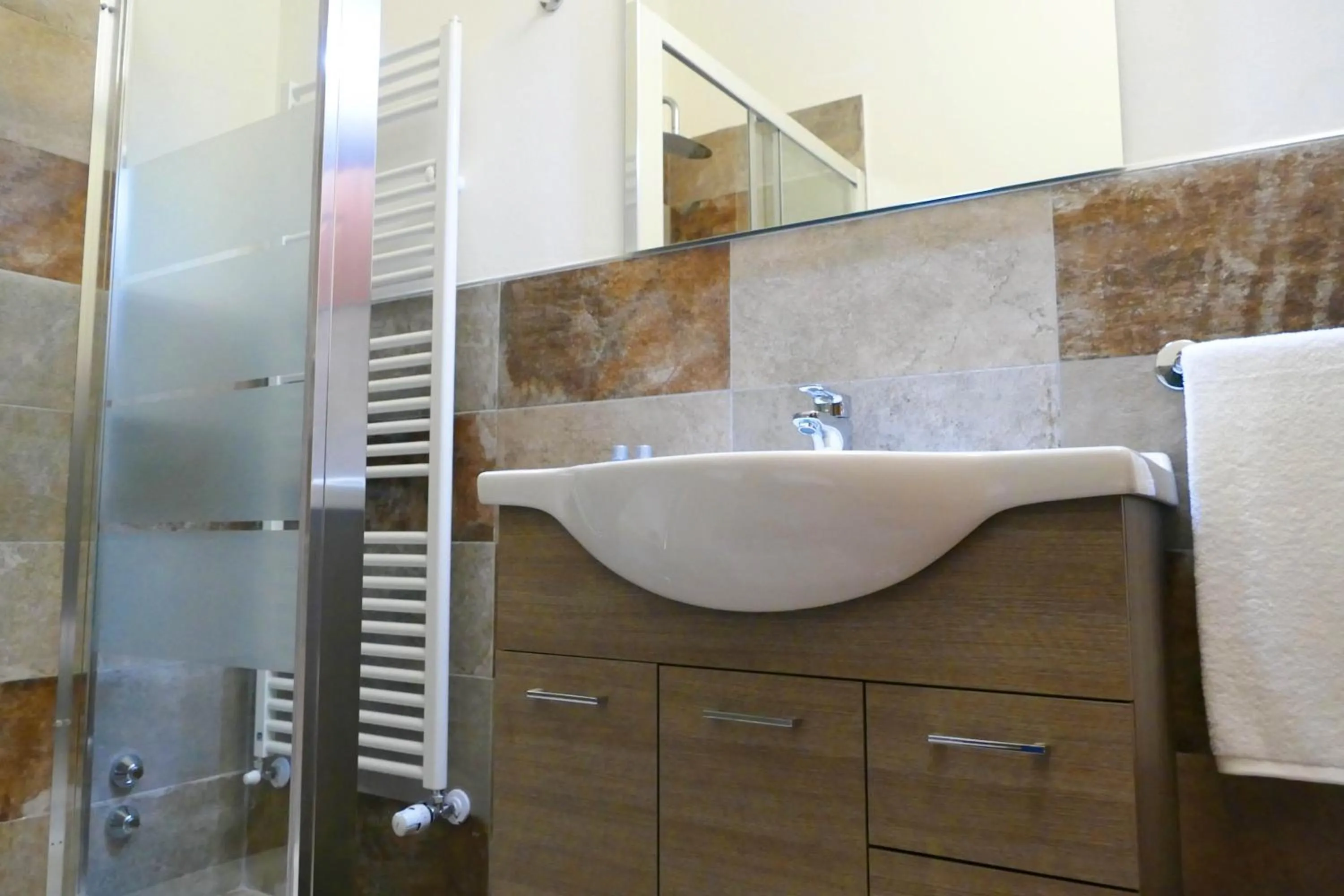 Shower in La Valle di Anna