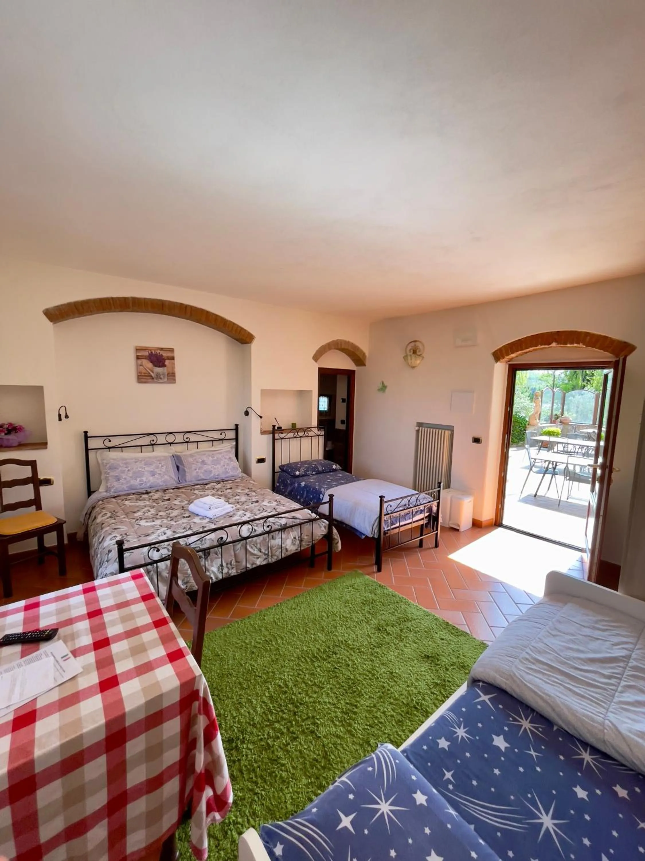 Photo of the whole room, Bed in La Valle di Anna