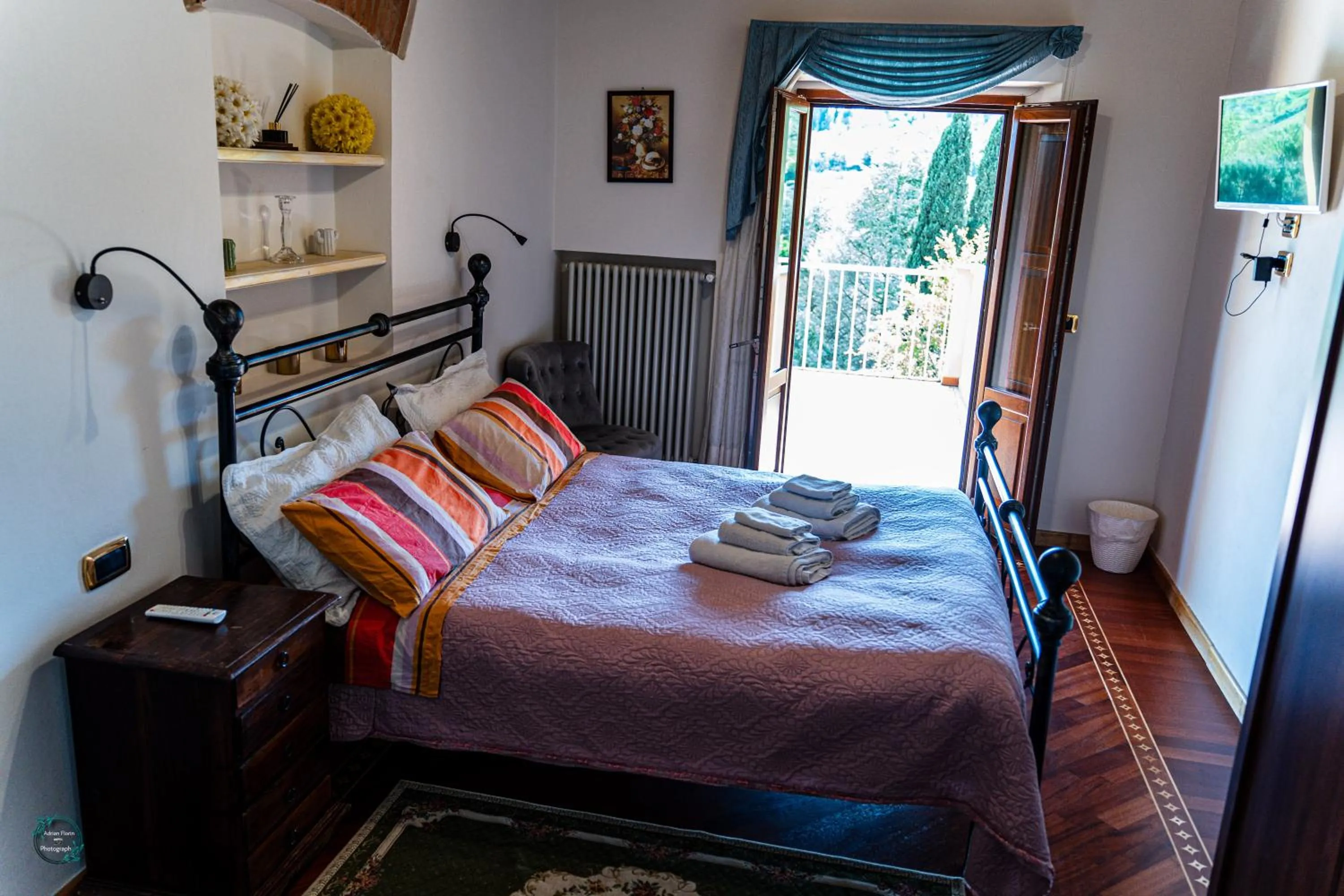Photo of the whole room, Bed in La Valle di Anna