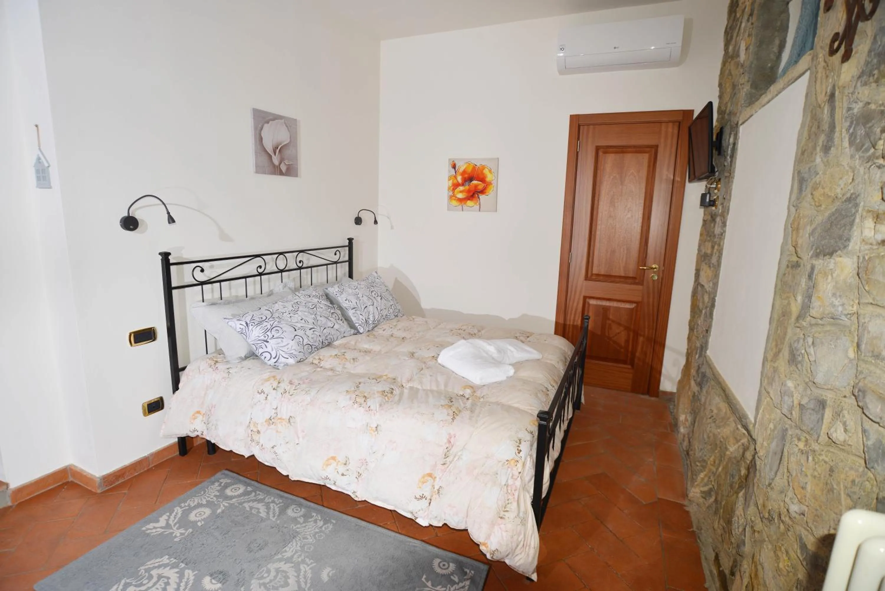 Bedroom, Bed in La Valle di Anna