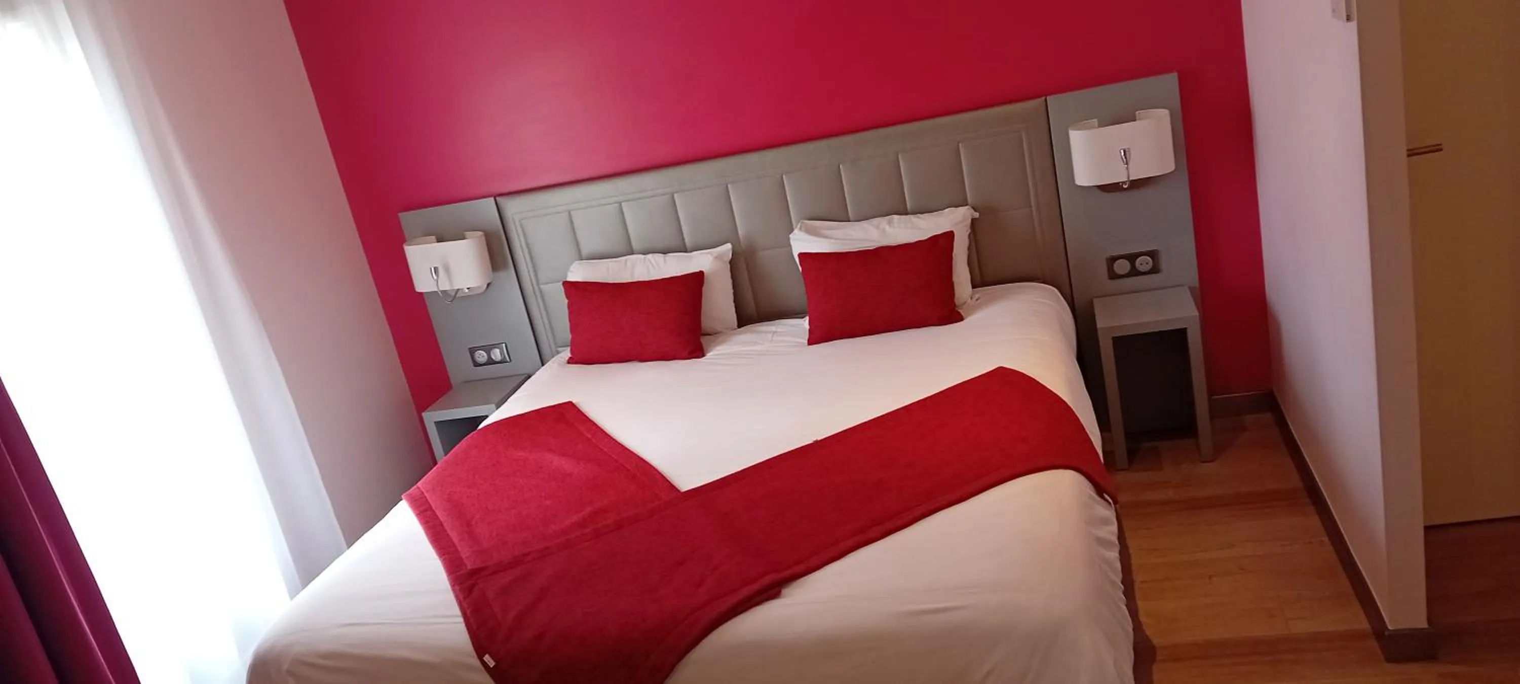 Bed in Logis Hôtel Restaurant Le Moulin de la Coudre