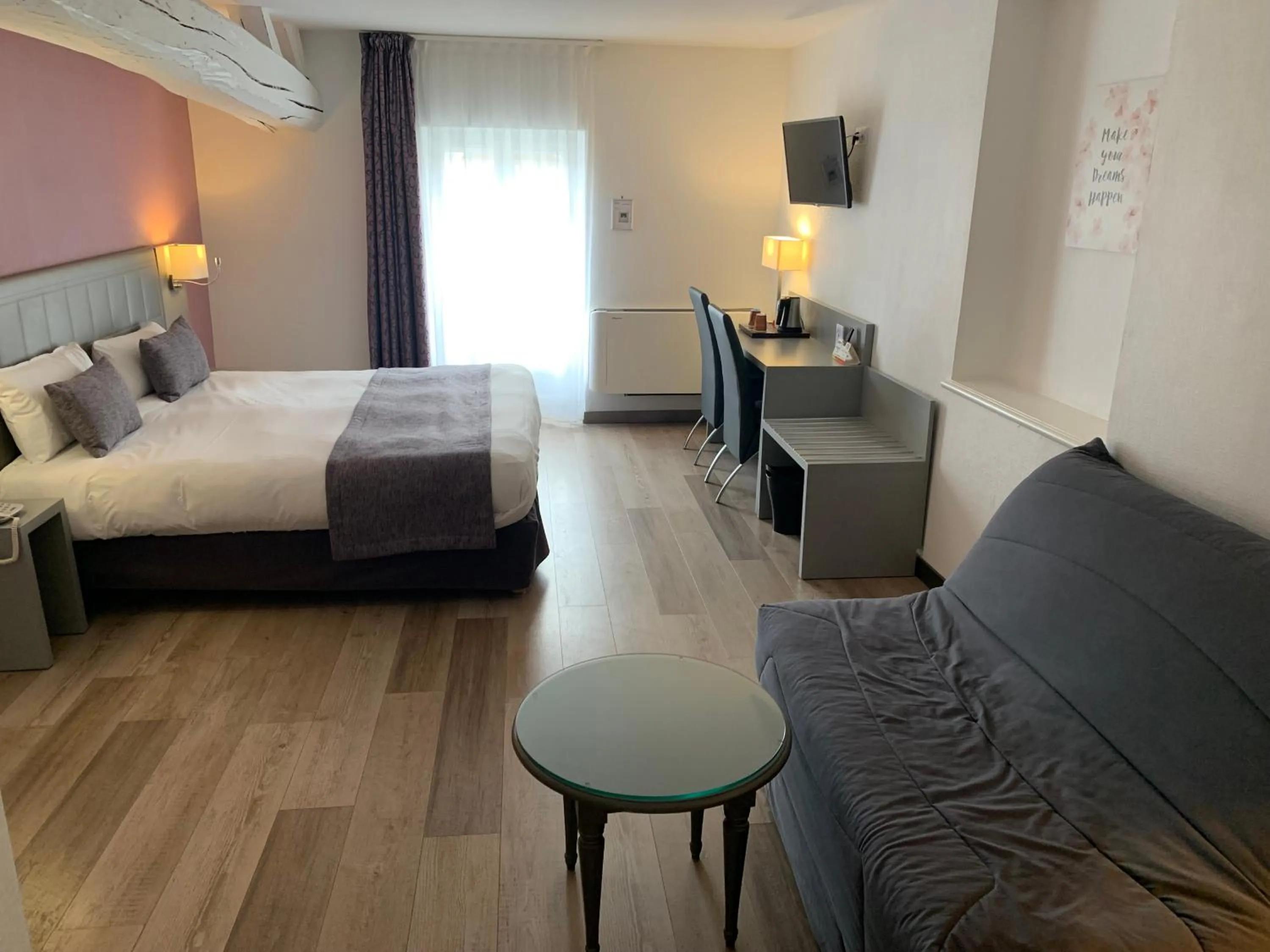 Bed in Logis Hôtel Restaurant Le Moulin de la Coudre