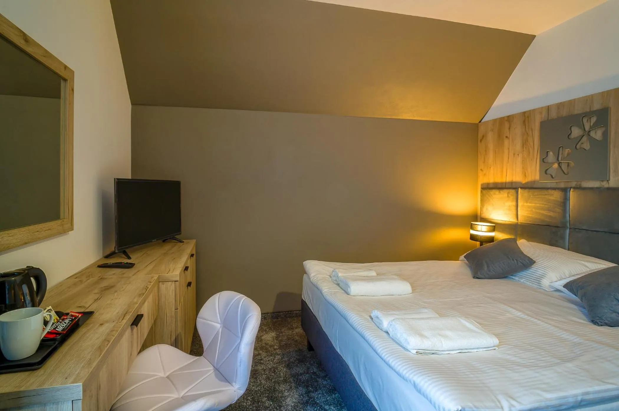 Photo of the whole room, Bed in Willa Na Skarpie